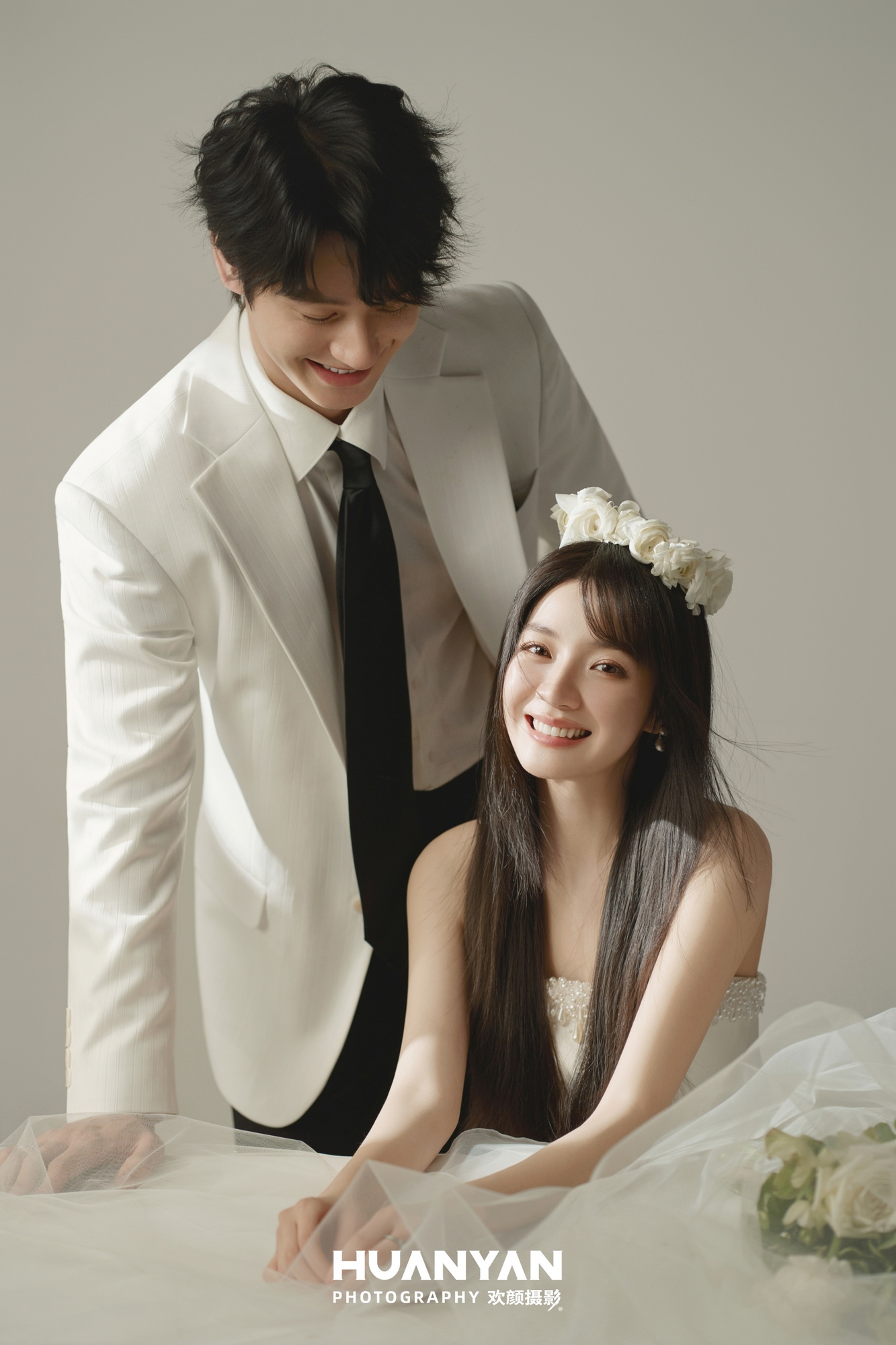屿求婚记：简约风婚纱照室内实拍