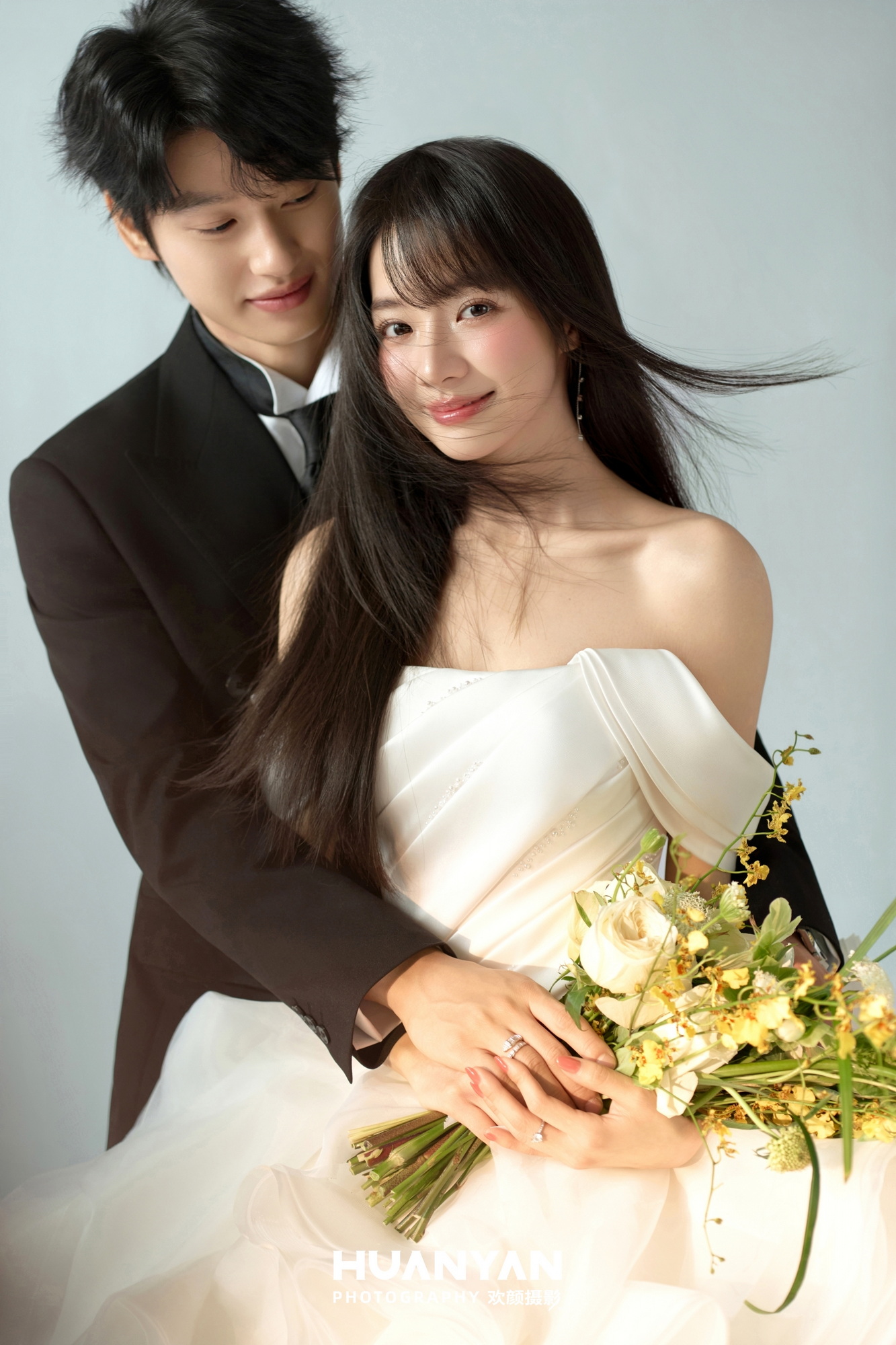 浅光叙白客片第11张｜高级感风婚纱照，摄于室内