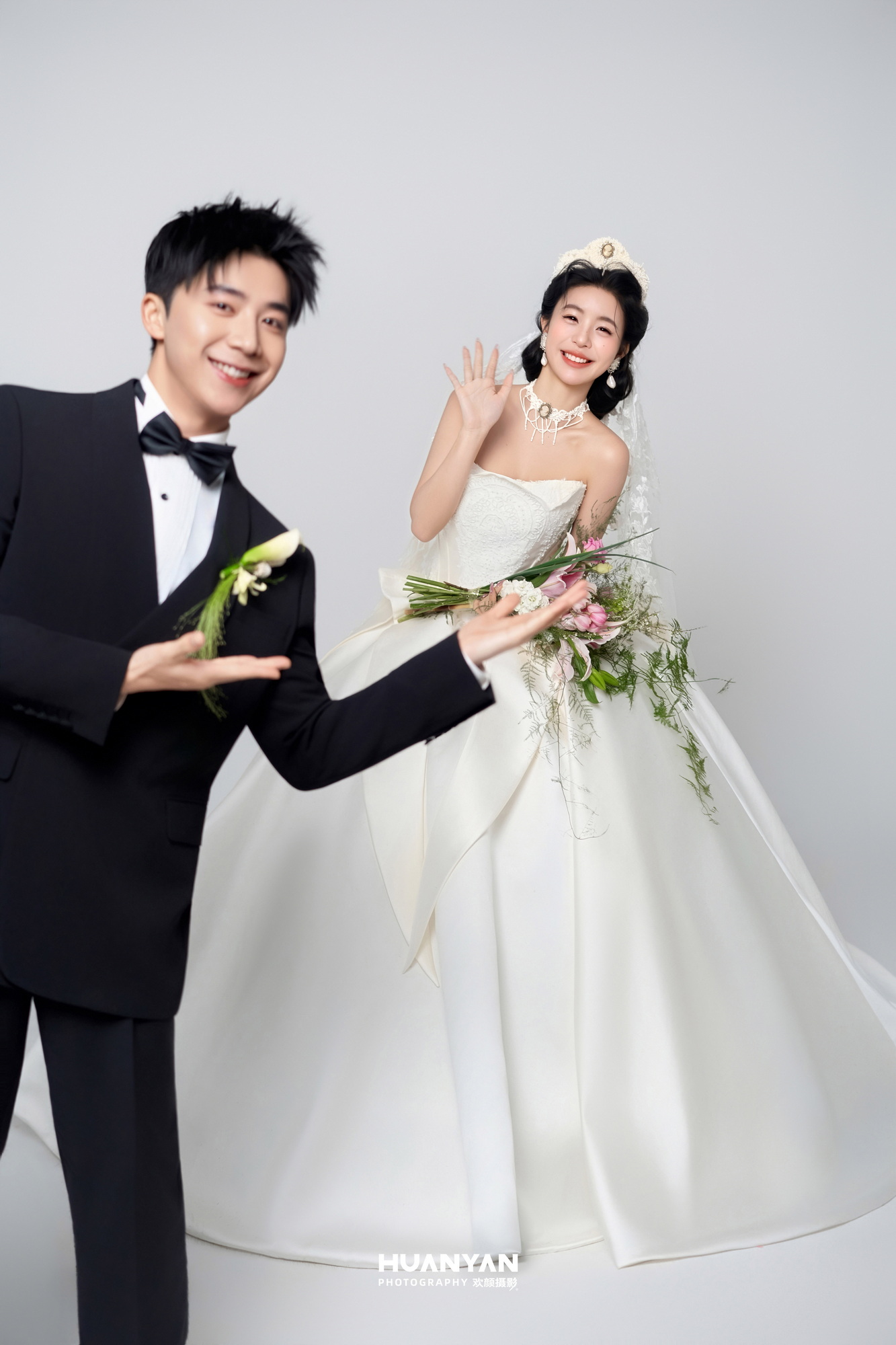 极简风婚纱照 · 室内场景 · 纯白叙事客片