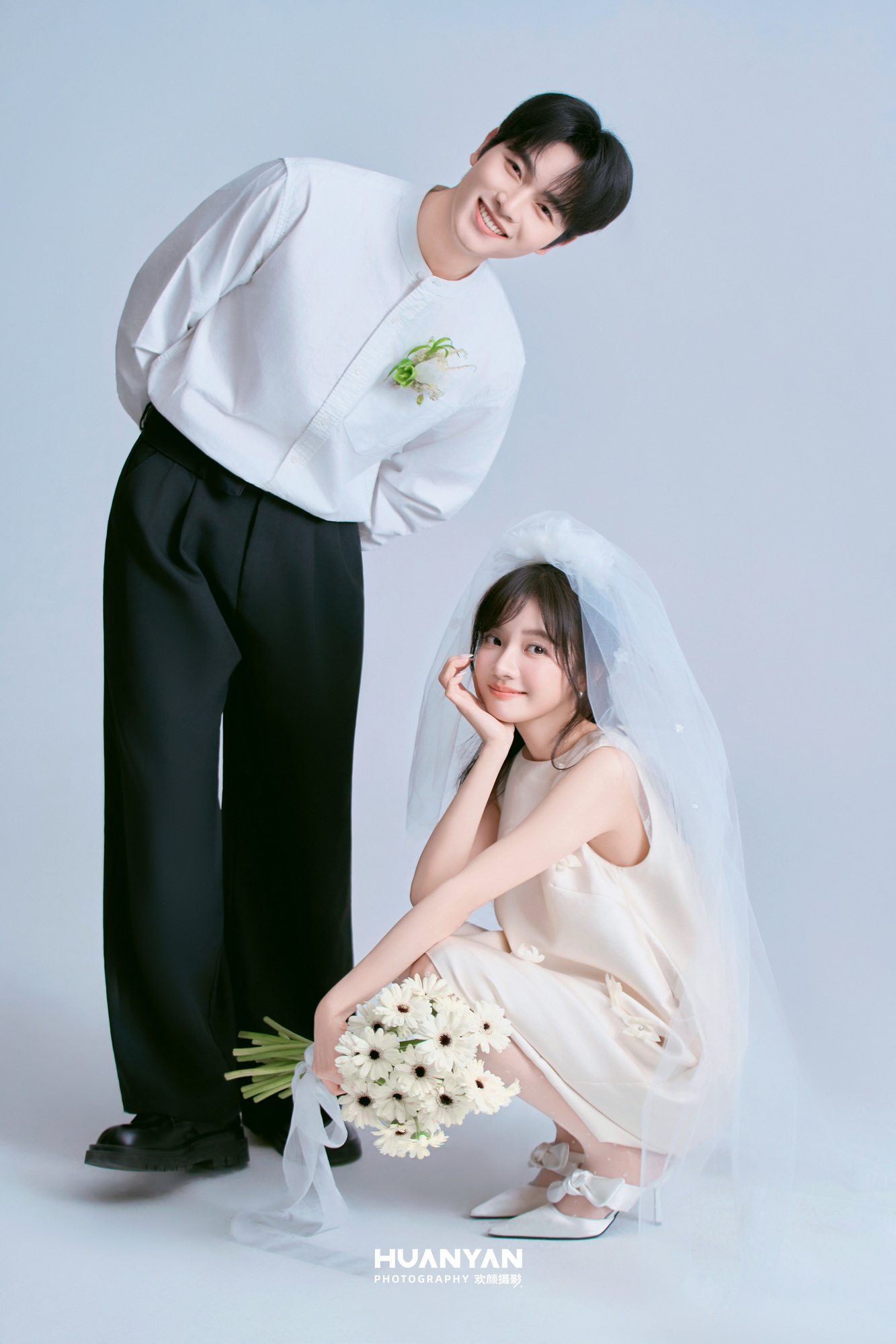 雾情书：简约风婚纱照室内实拍