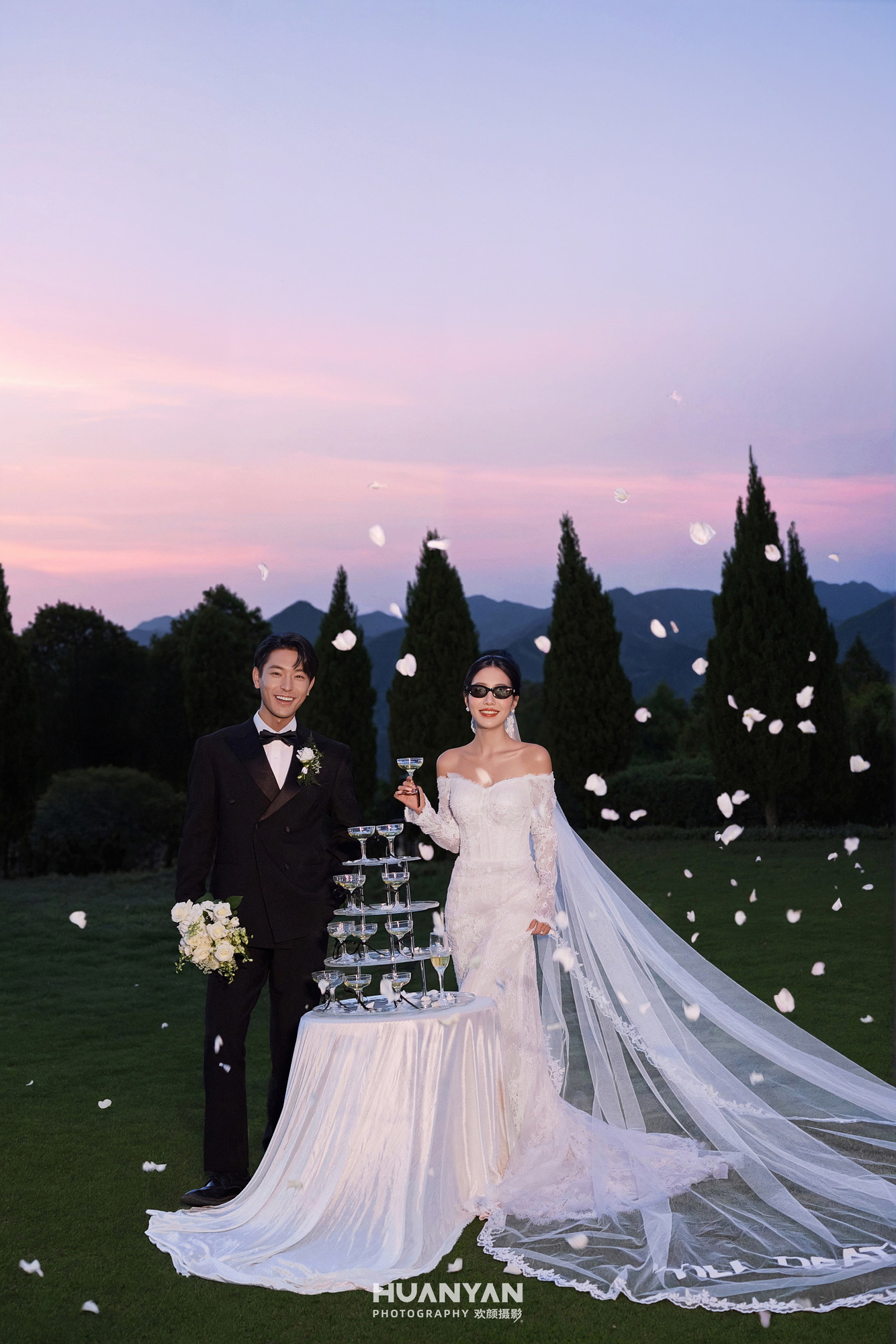 屿轻语集：简约风婚纱照室内实拍