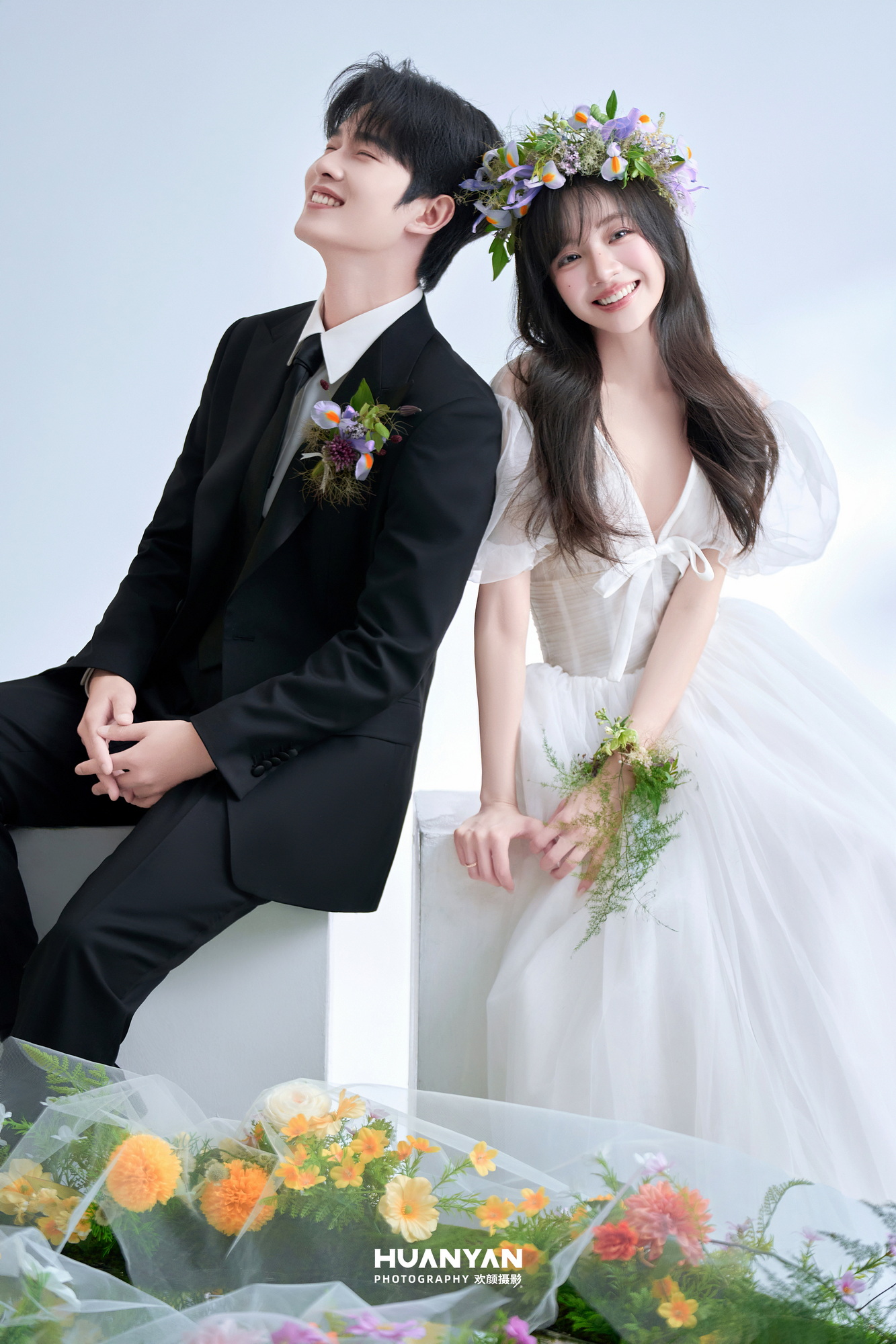野旧梦客片第3张｜简约风婚纱照，摄于草地