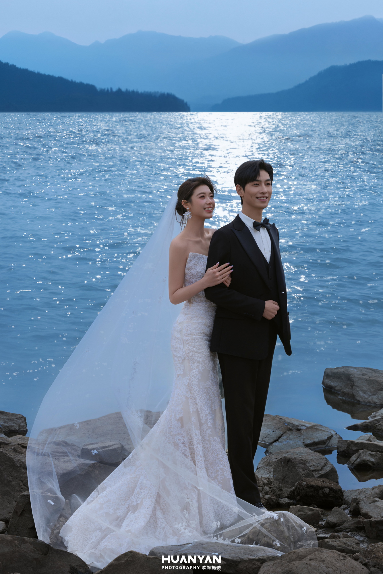 海边婚纱照怎么拍？光线、服装与潮汐全解