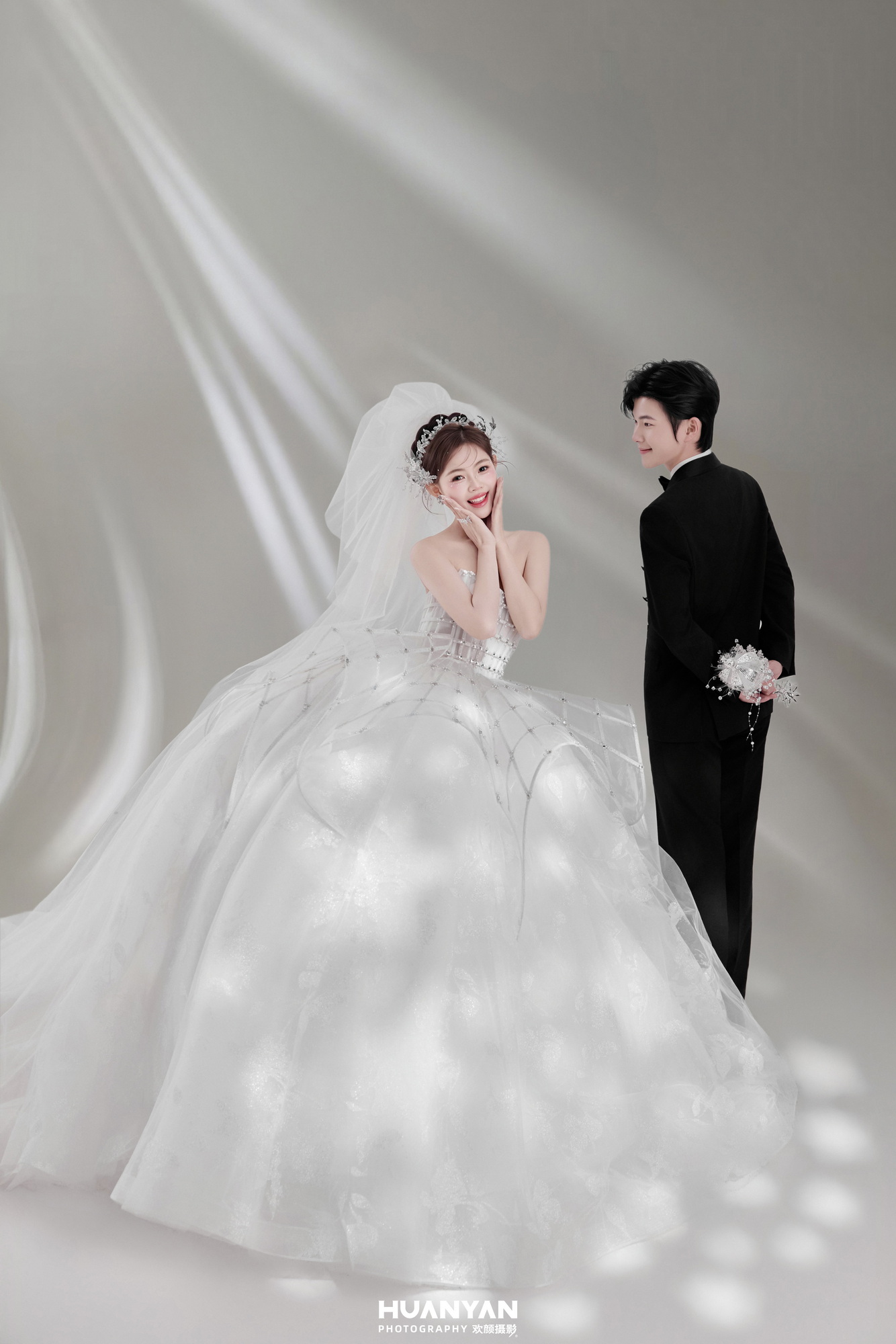简约风婚纱照 · 室内场景 · 屿轻语客片