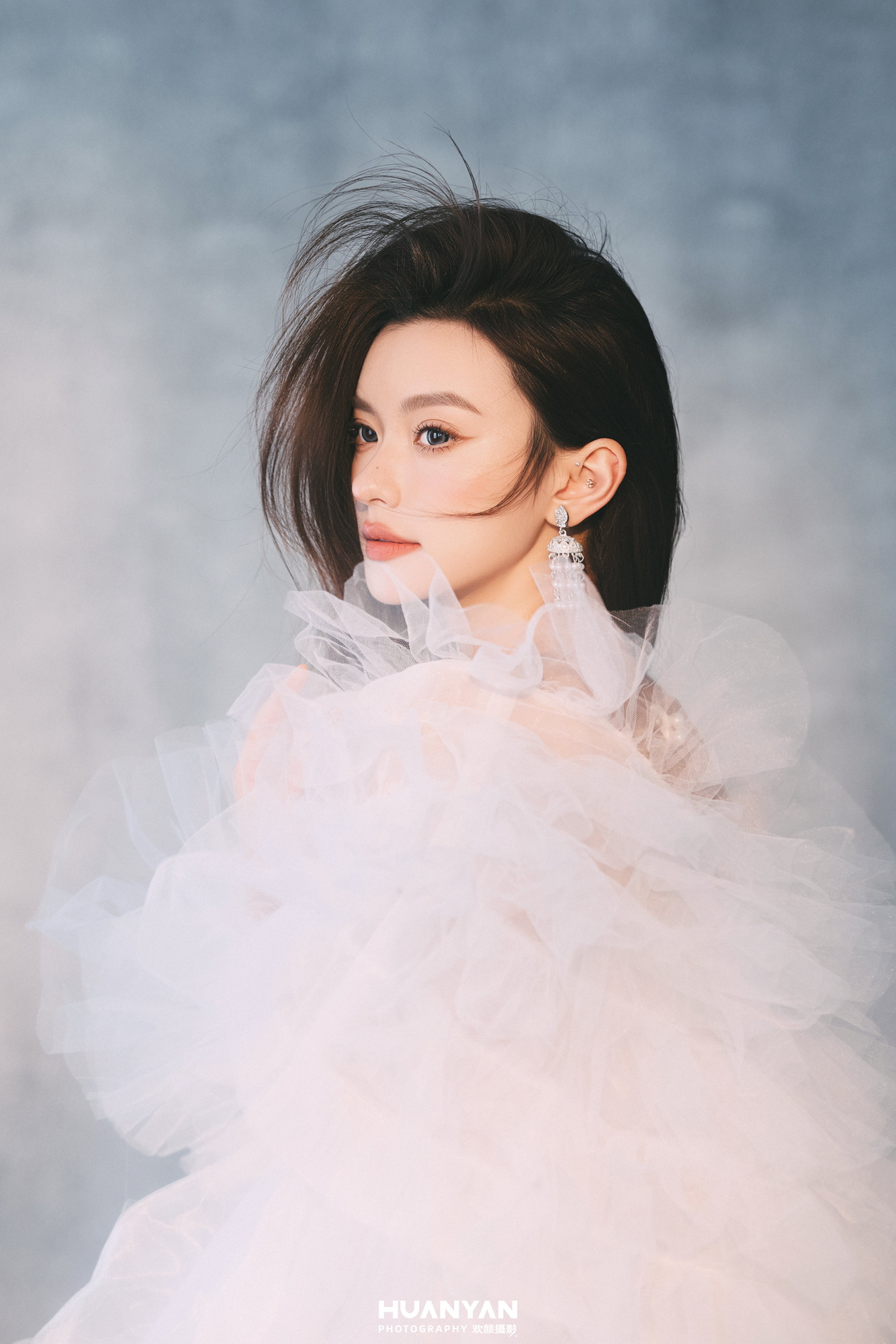 禧绮梦客片第7张｜简约风婚纱照，摄于室内
