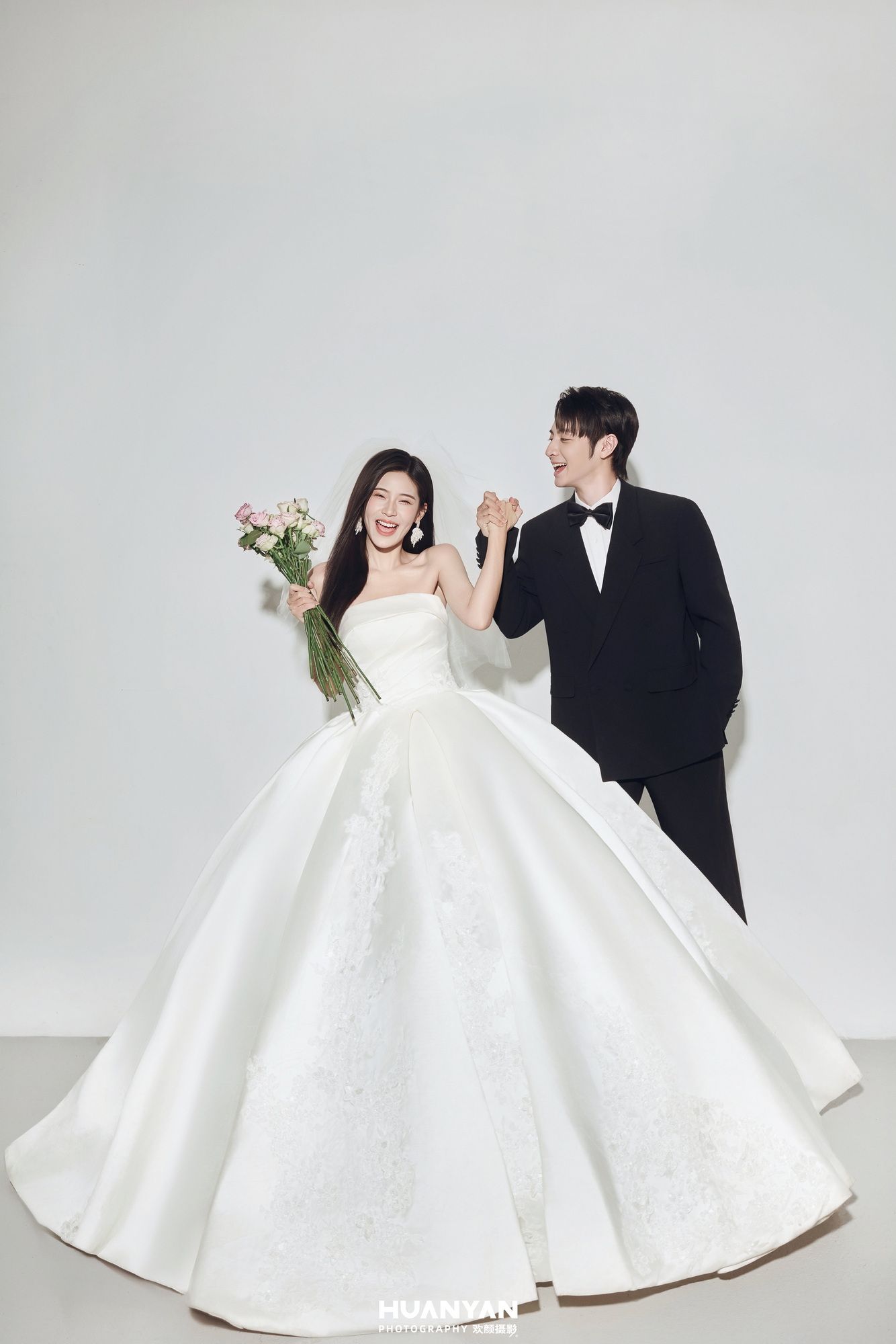 素白光影，予你心动：高级感风婚纱照室内实拍
