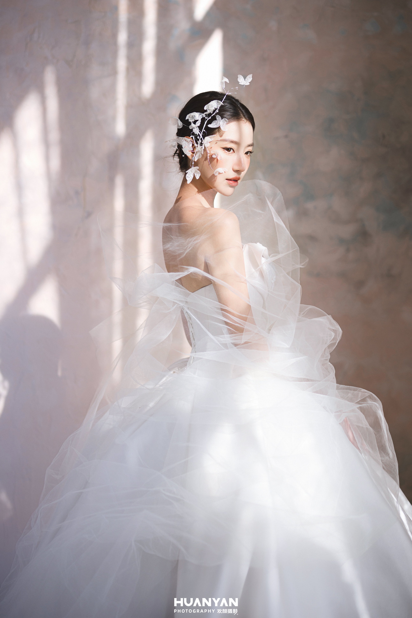雾帖：简约风婚纱照室内实拍