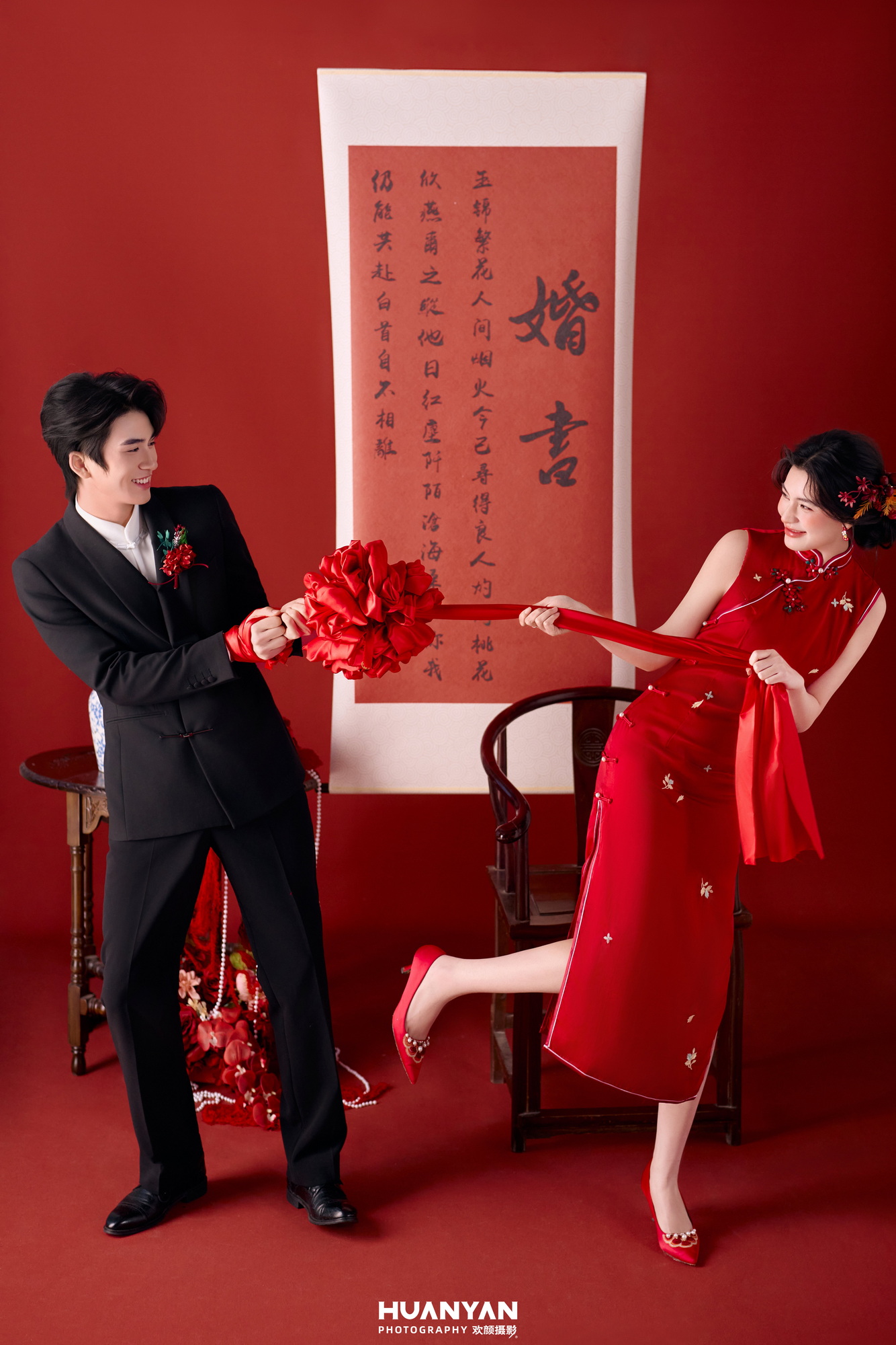 间欢序：简约风婚纱照室内实拍