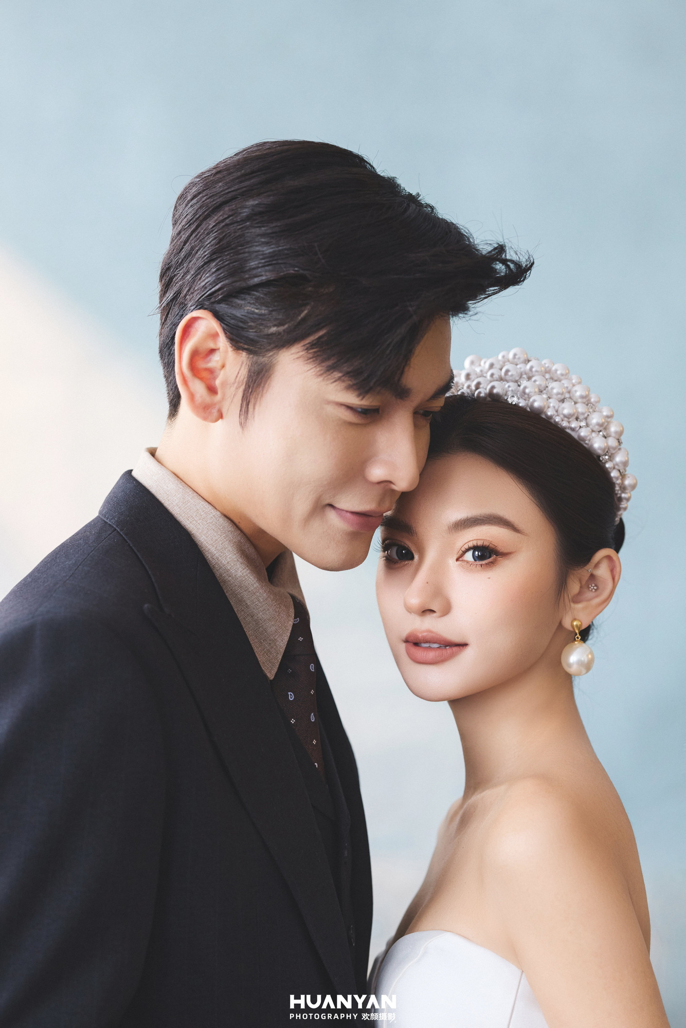 黛忆：简约风婚纱照室内实拍