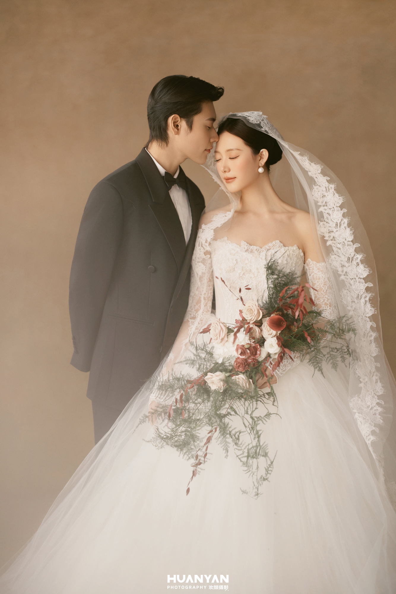 绒光序章：高级感风婚纱照室内实拍