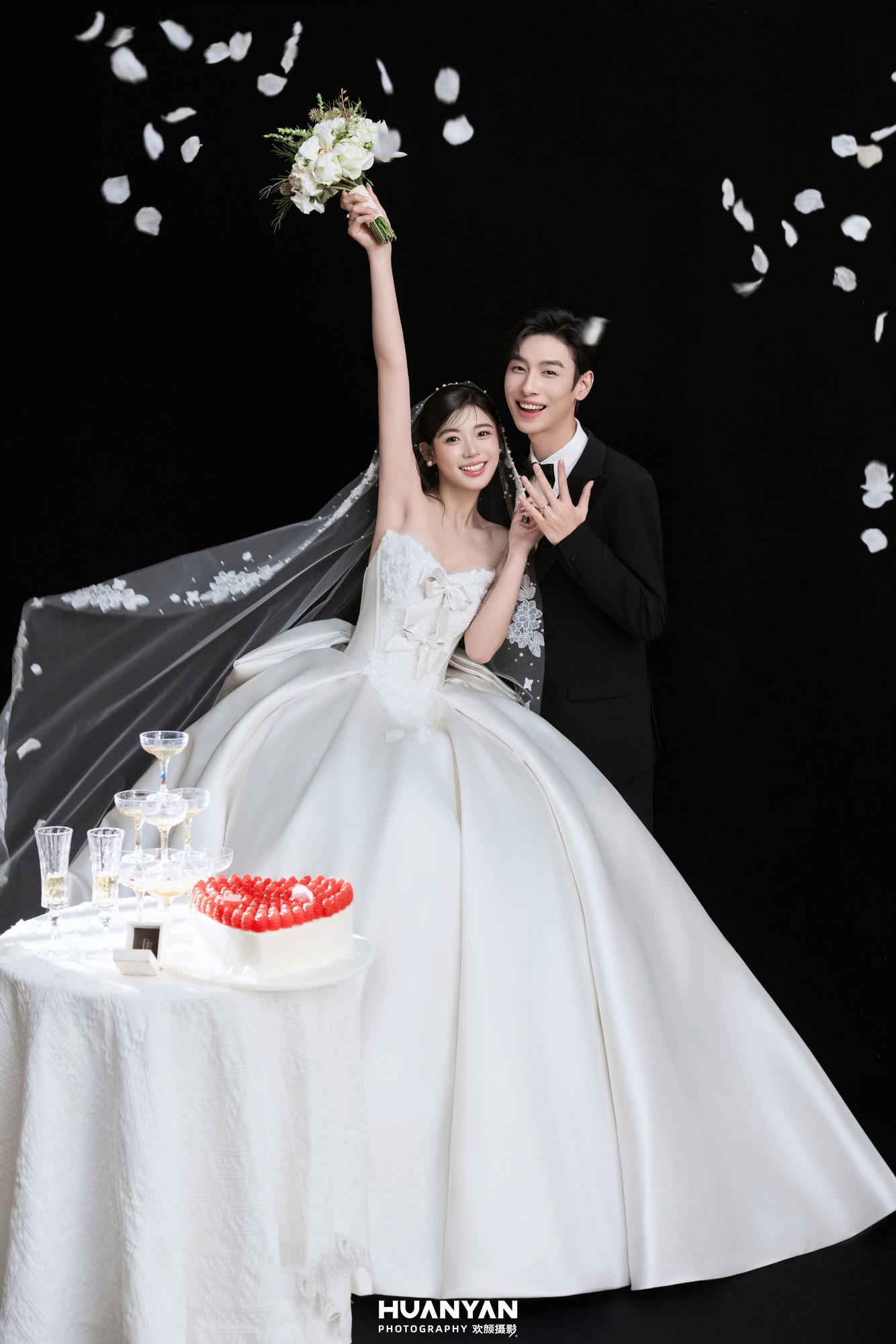 室内极简风婚纱照实拍（屿白纱系列）