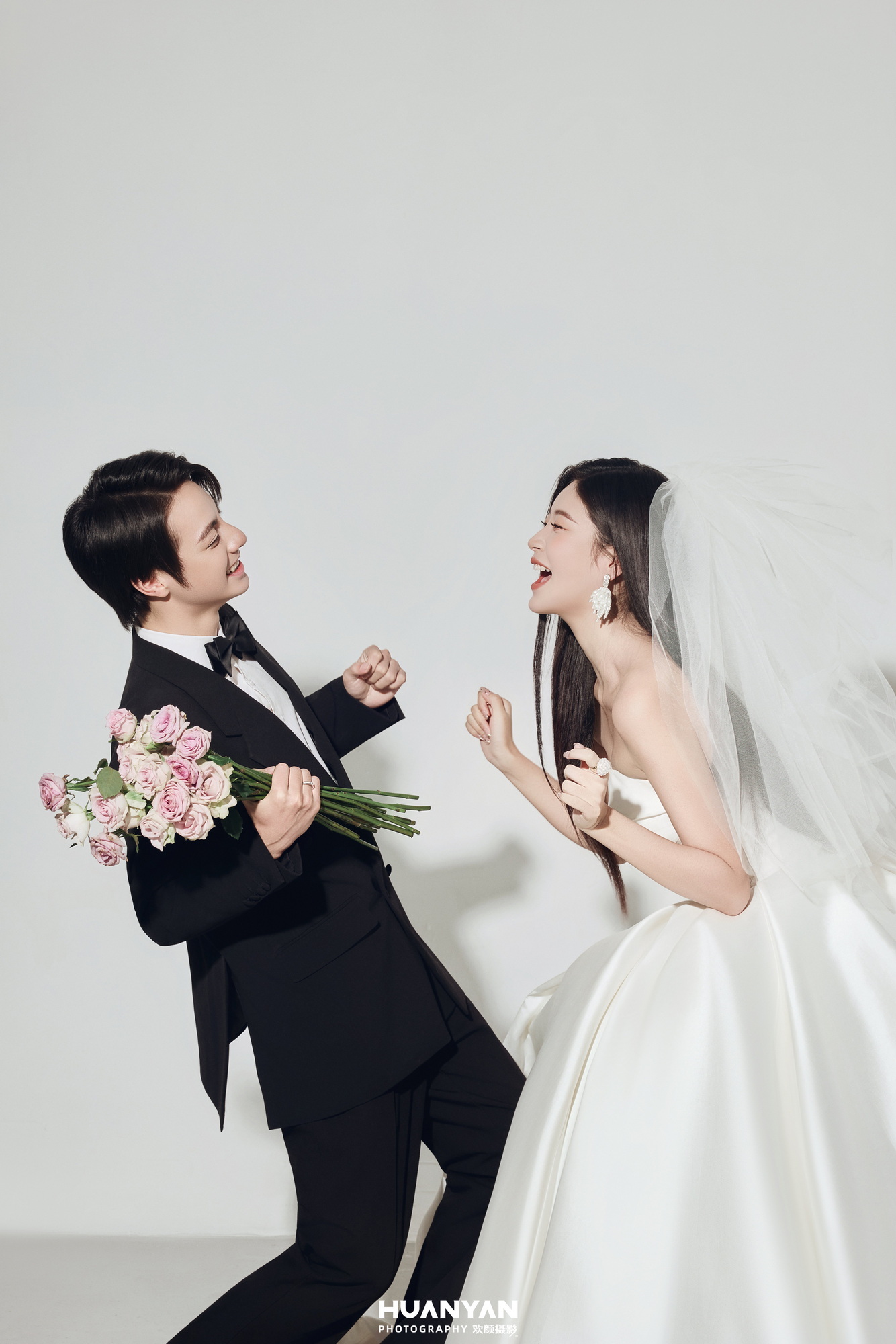 高级感风婚纱照 · 室内场景 · 素白光影，予你心动客片