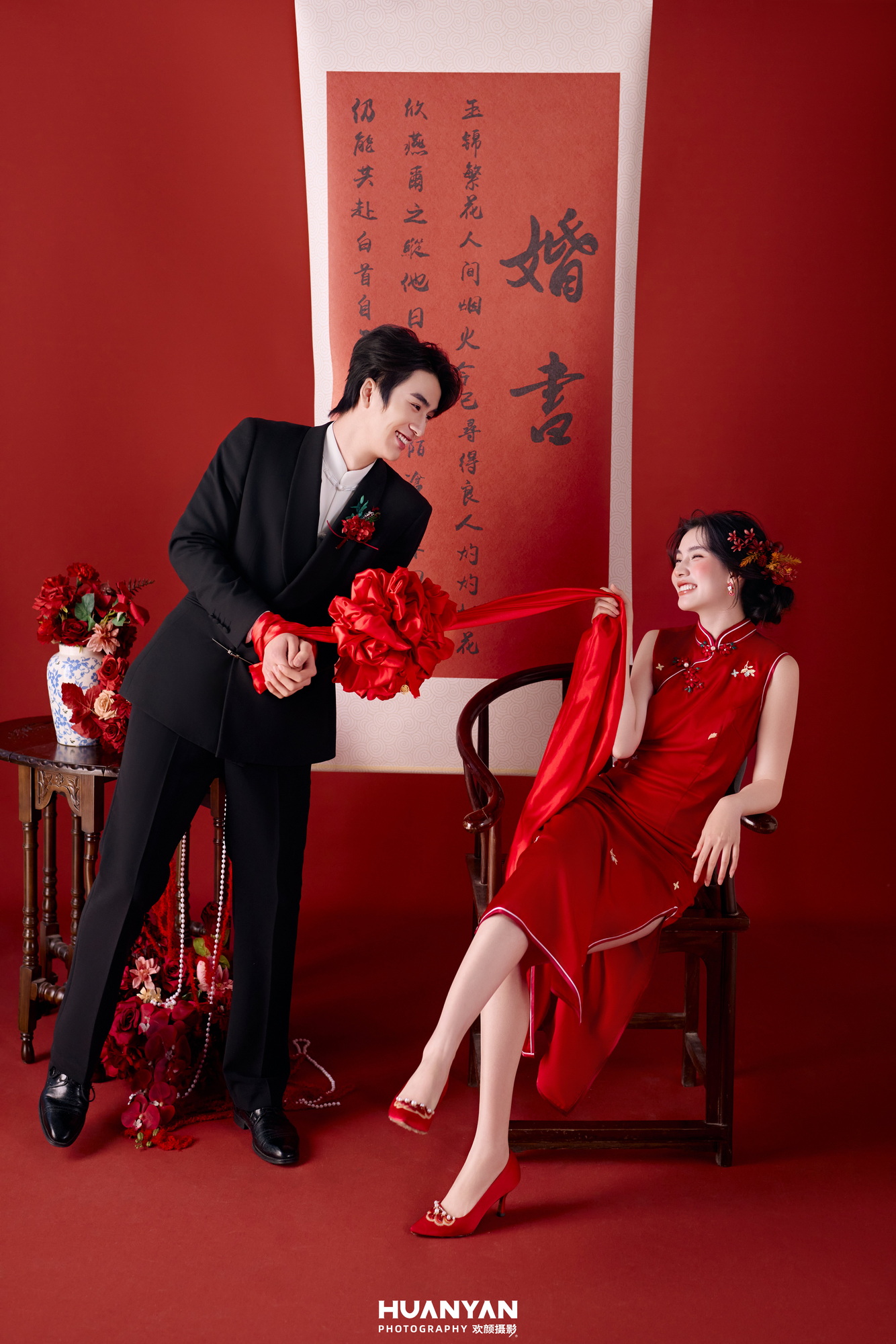 间欢序：简约风婚纱照室内实拍