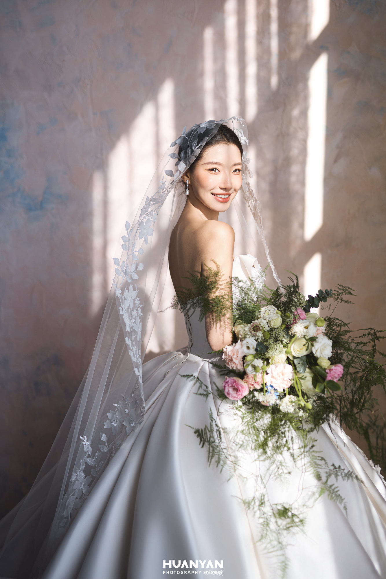 简约风婚纱照 · 室内场景 · 雾帖客片