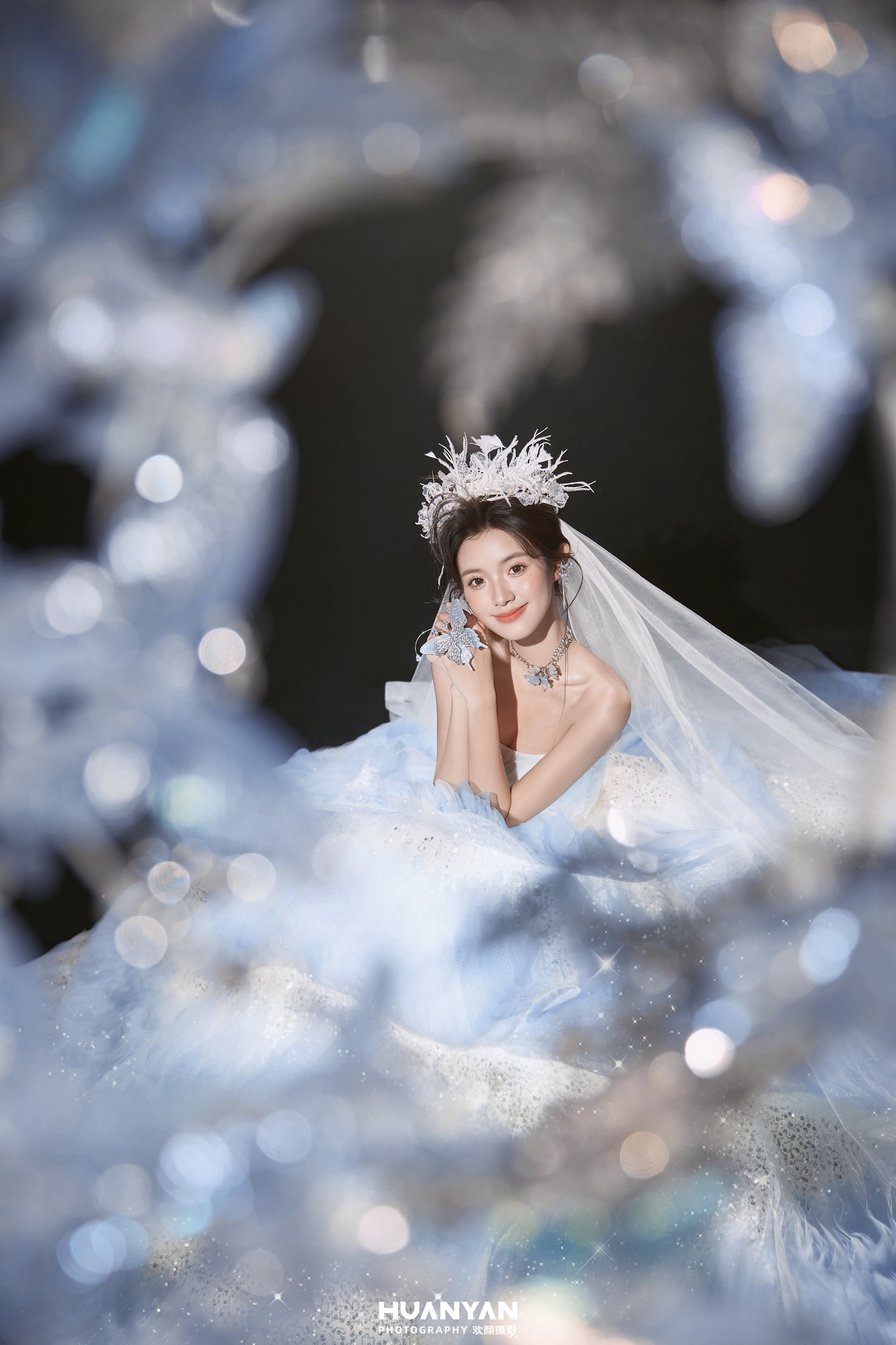 丝结：简约风婚纱照室内实拍