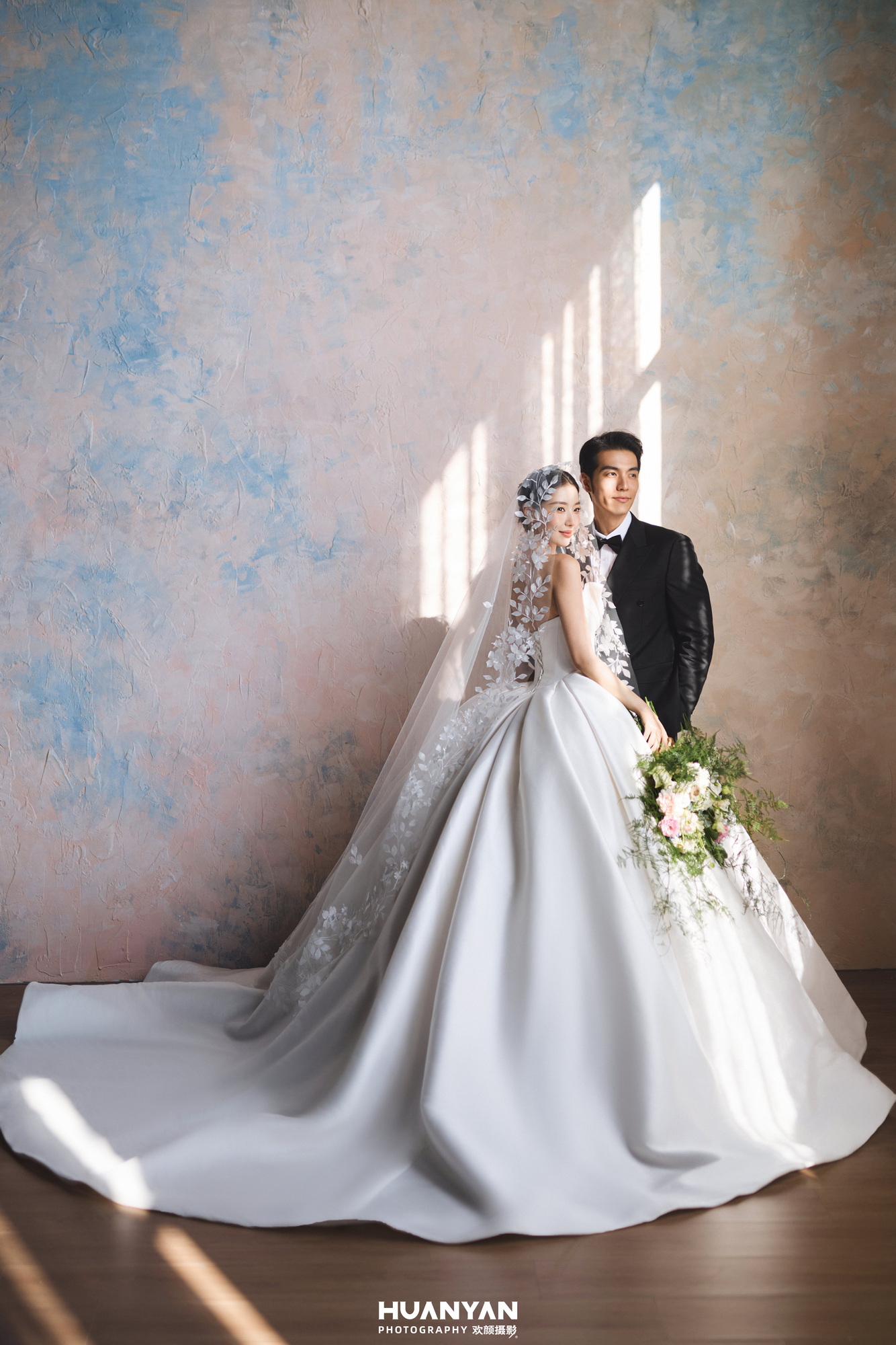 雾帖：简约风婚纱照室内实拍