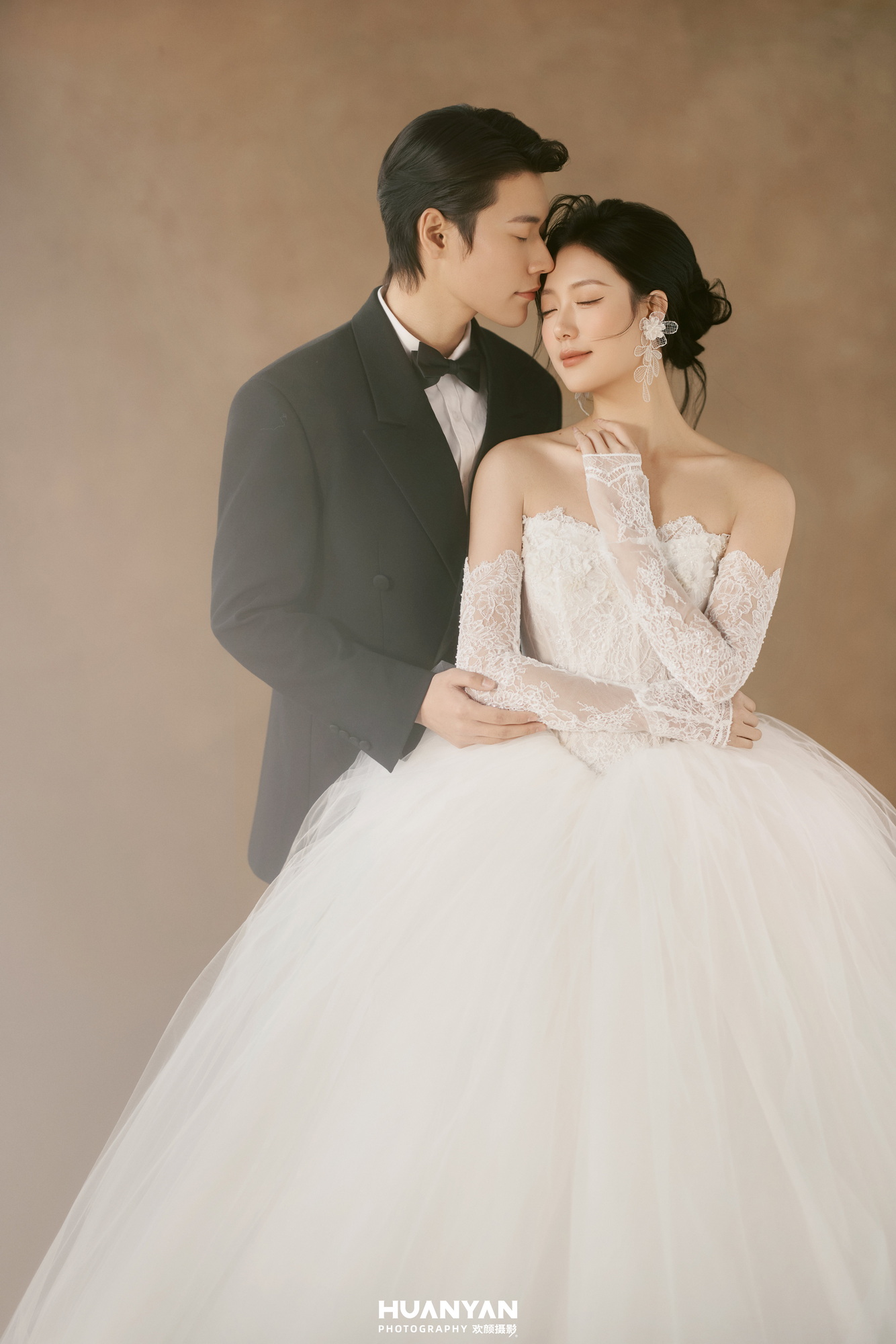 绒光序章：高级感风婚纱照室内实拍