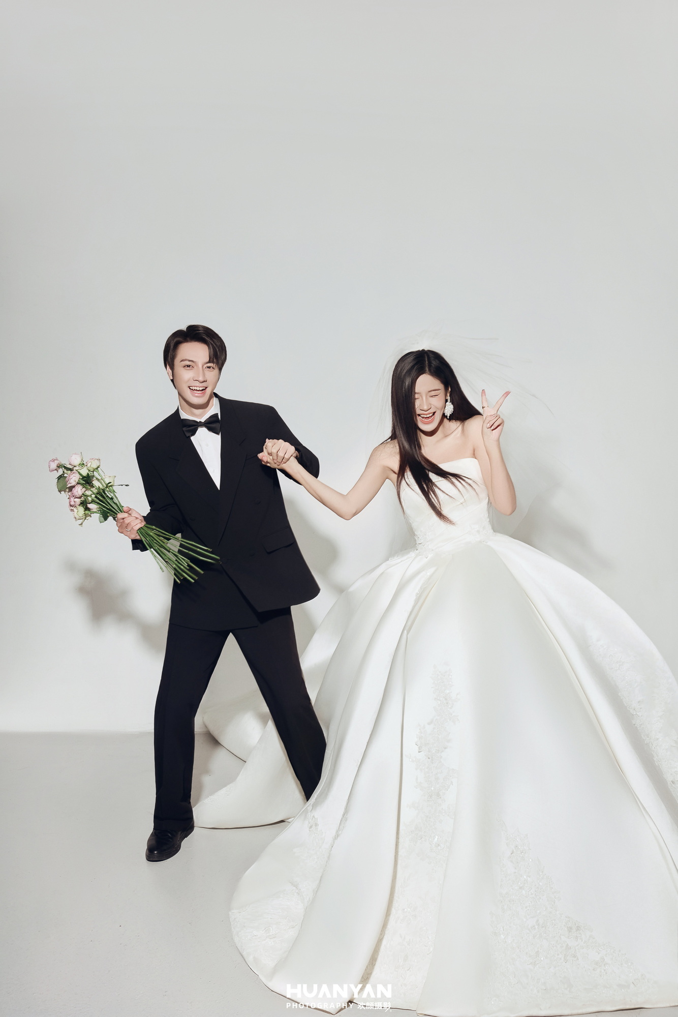 高级感风婚纱照 · 室内场景 · 素白光影，予你心动客片