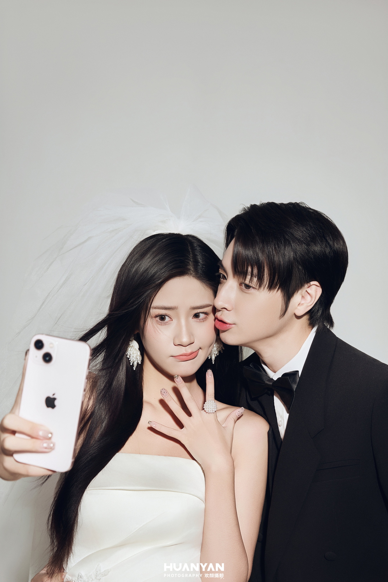 素白光影，予你心动：高级感风婚纱照室内实拍