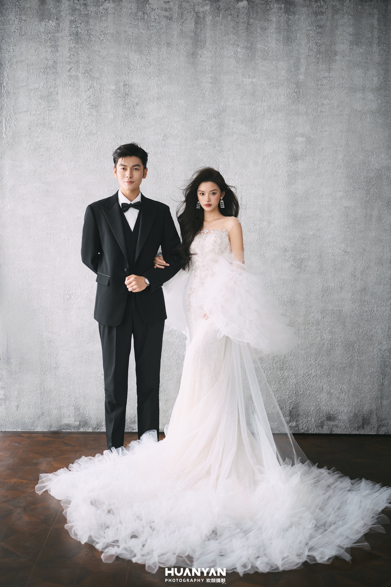 禧绮梦：简约风婚纱照室内实拍