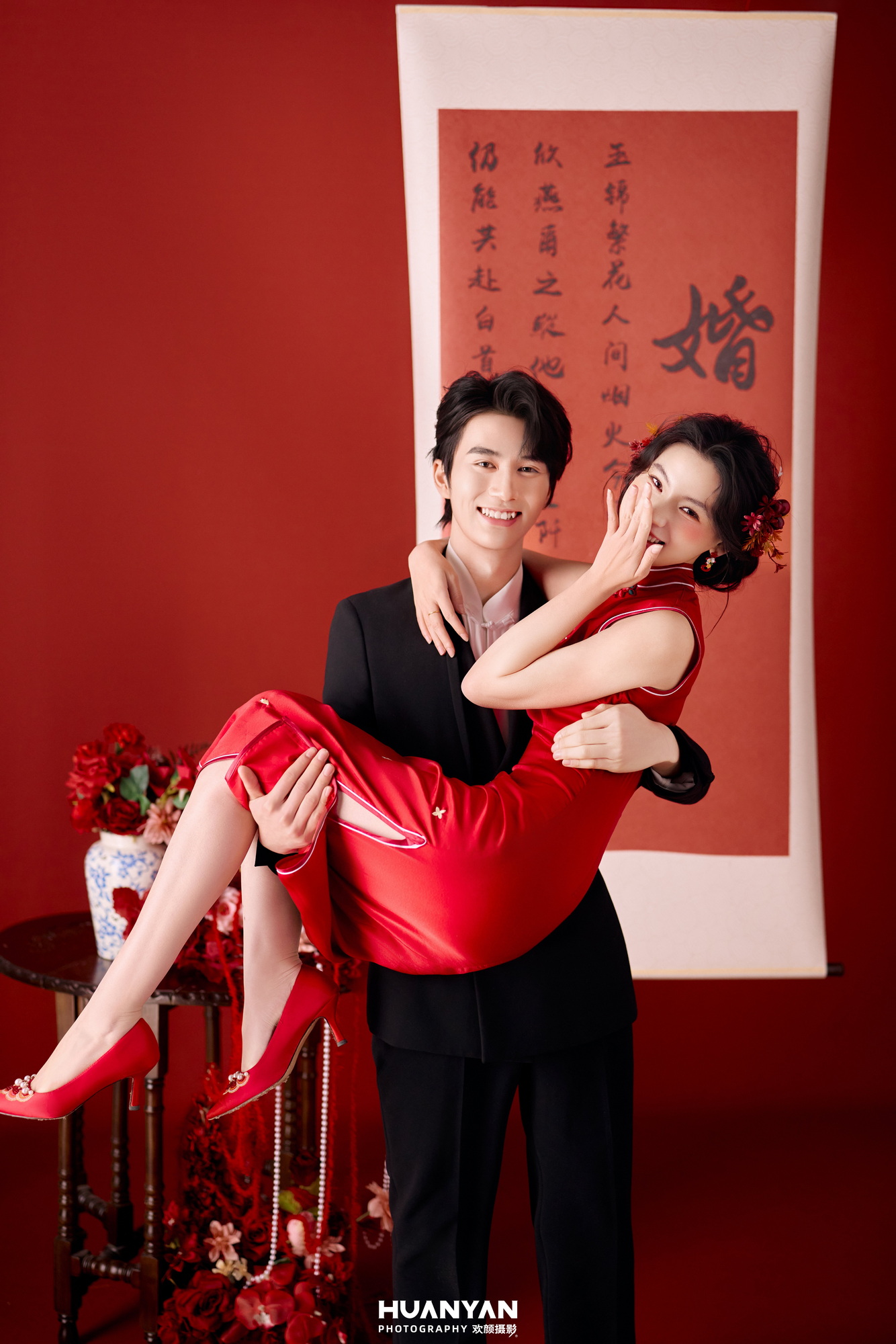 间欢序客片第7张｜简约风婚纱照，摄于室内