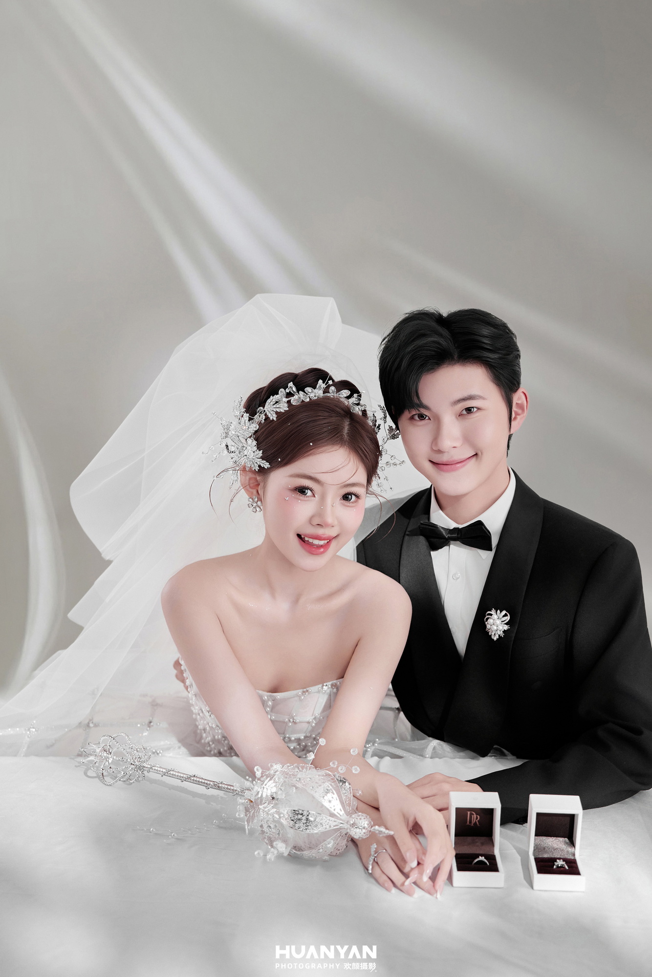简约风婚纱照 · 室内场景 · 屿轻语客片