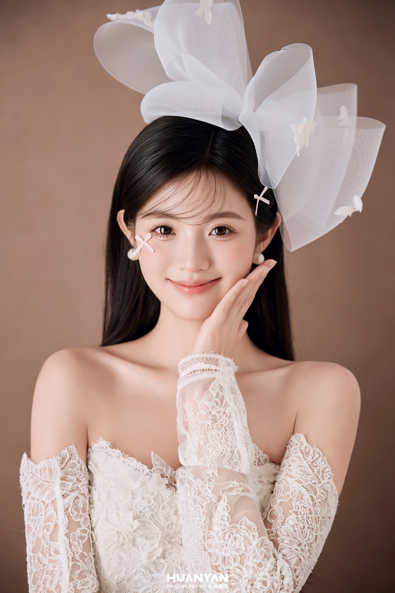 野仙纱客片第3张｜简约风婚纱照，摄于草地