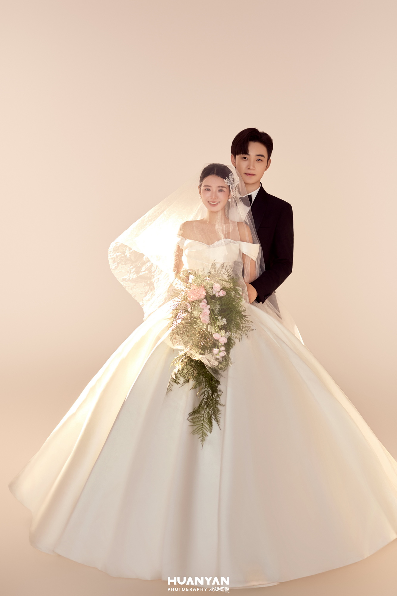 柔光序章客片第3张｜仪式感风婚纱照，摄于室内