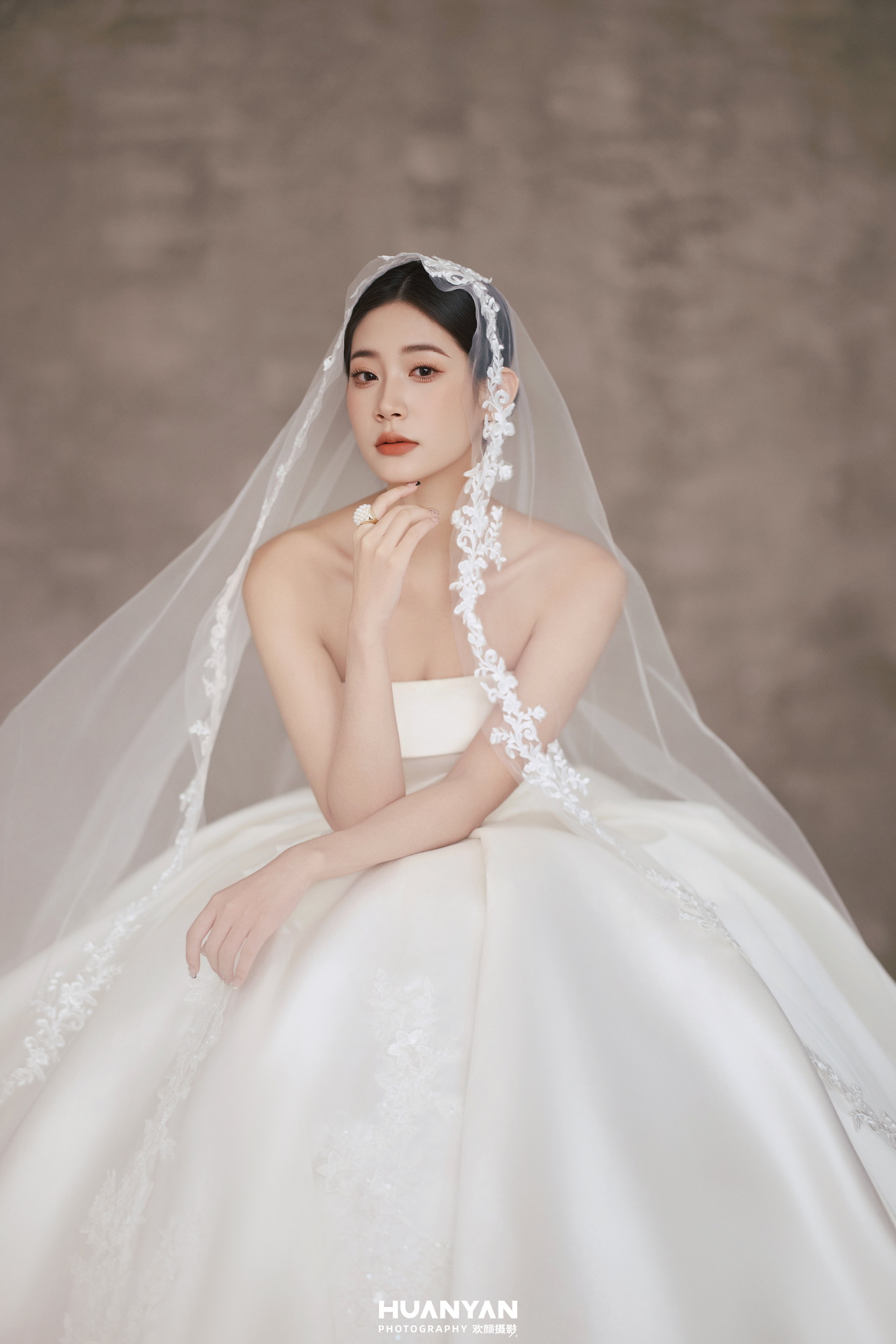 星念：简约风婚纱照室内实拍