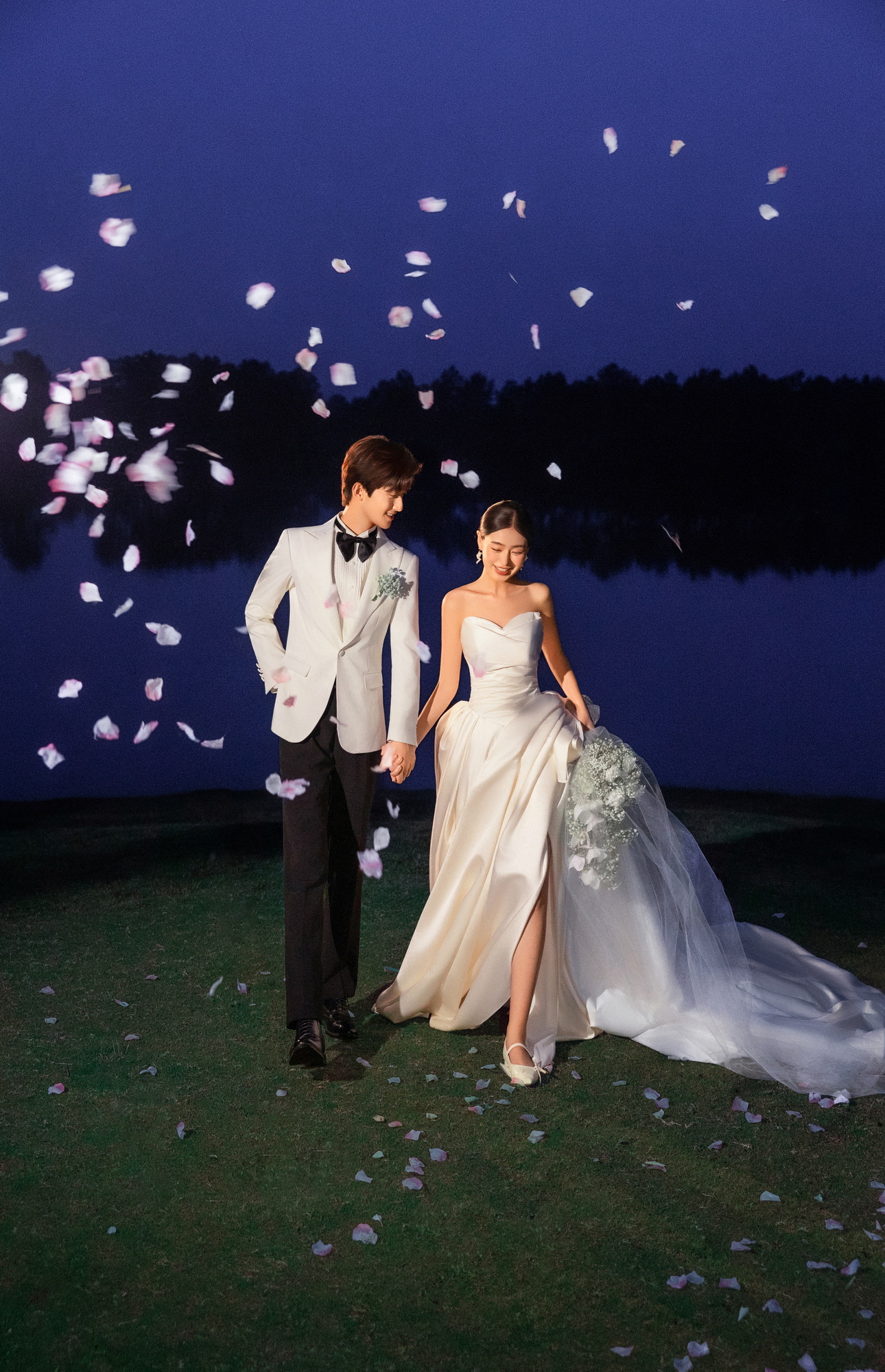 简约风婚纱照 · 公园场景 · 步步生花客片