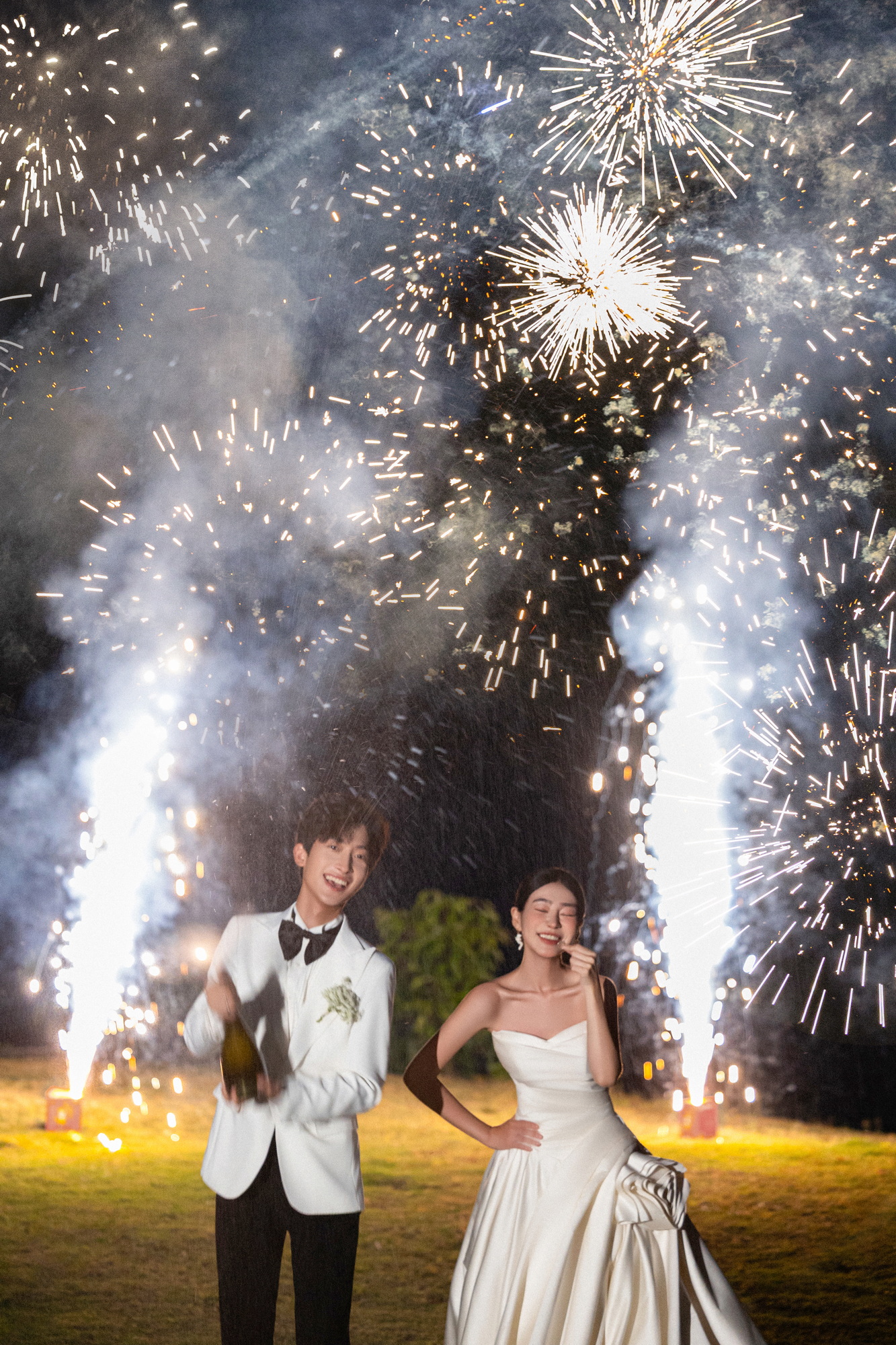 烟火予誓：简约风婚纱照室内实拍