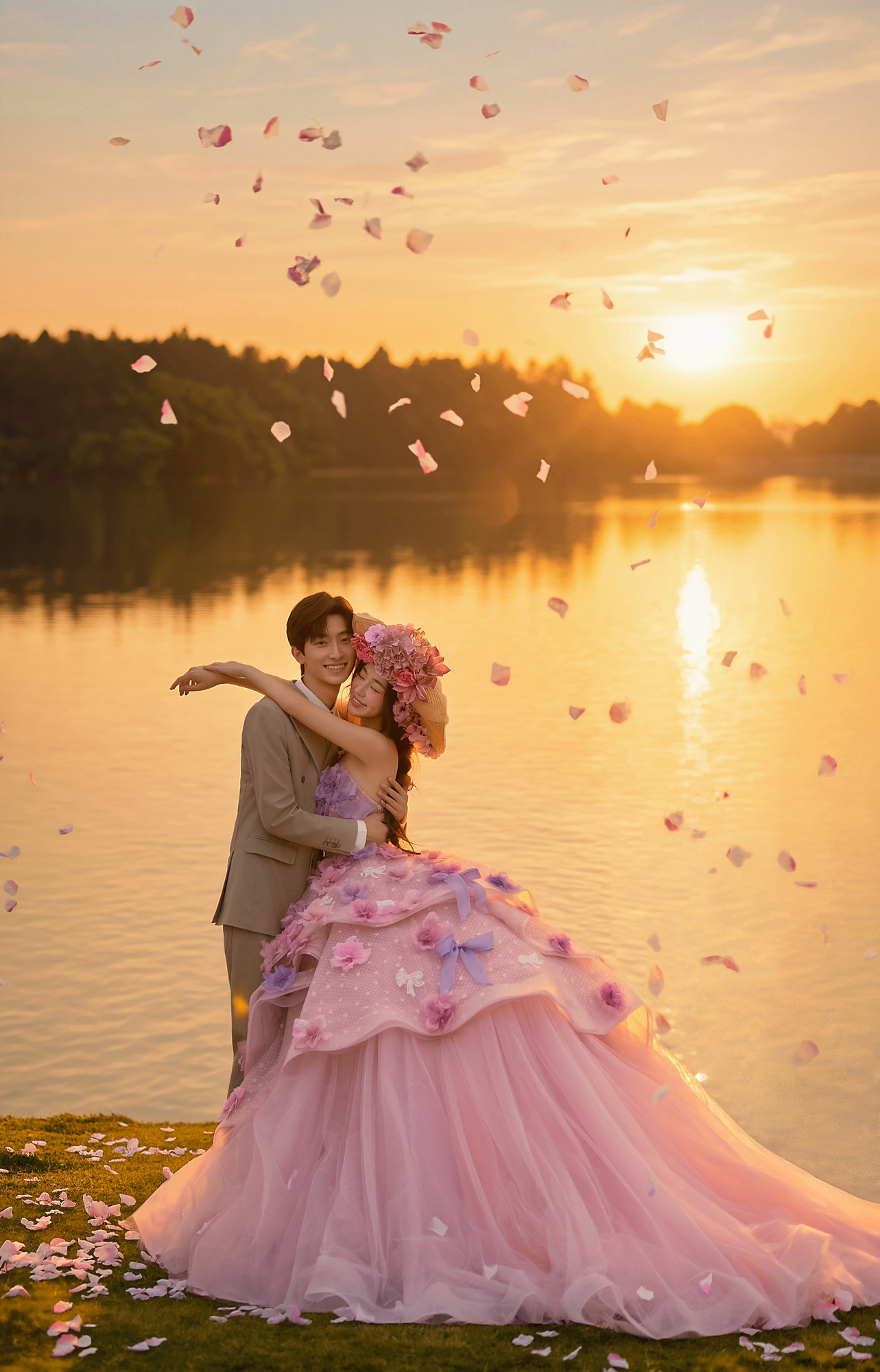 落日绯梦：简约风婚纱照夕阳实拍