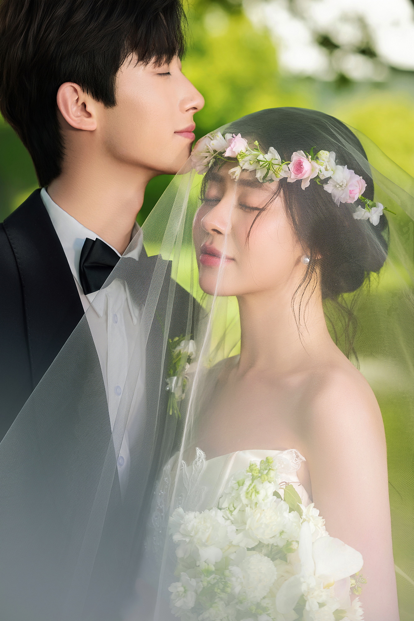 林间叙爱：轻氧风婚纱照草地实拍