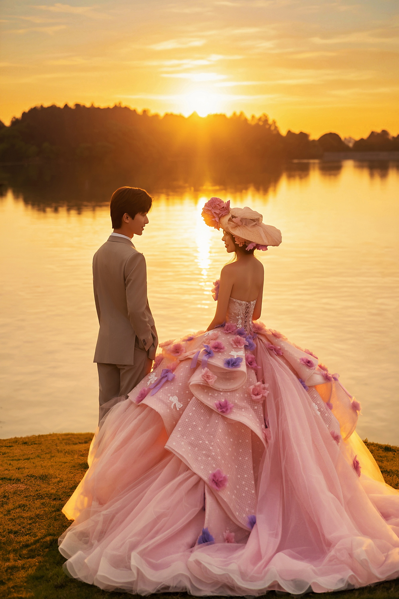 简约风婚纱照 · 室内场景 · 缎书客片