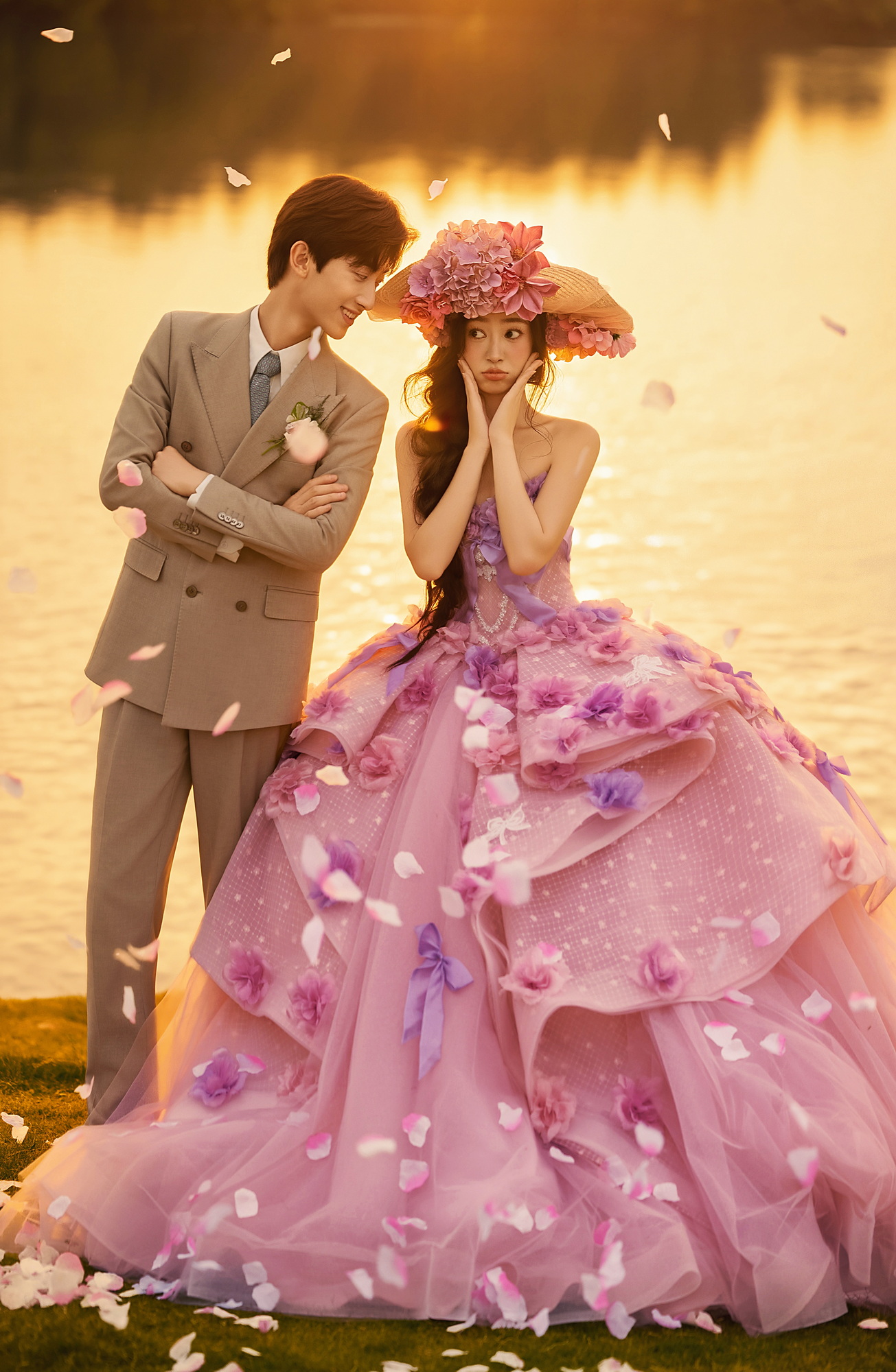 简约风婚纱照 · 室内场景 · 缎书客片