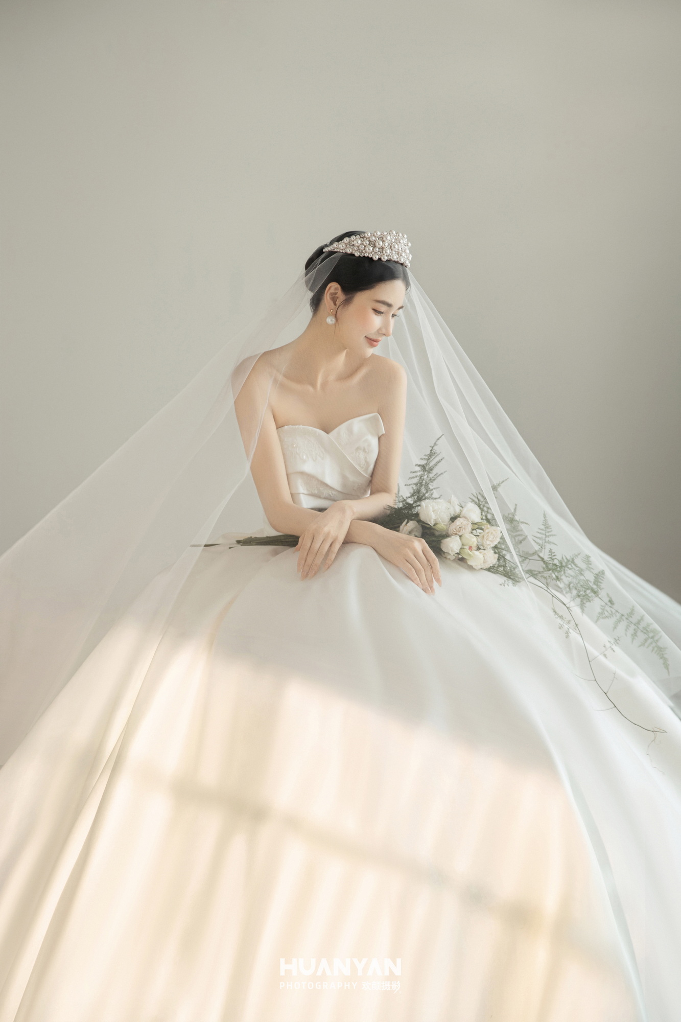 高级感风婚纱照 · 室内场景 · 素纱时光客片