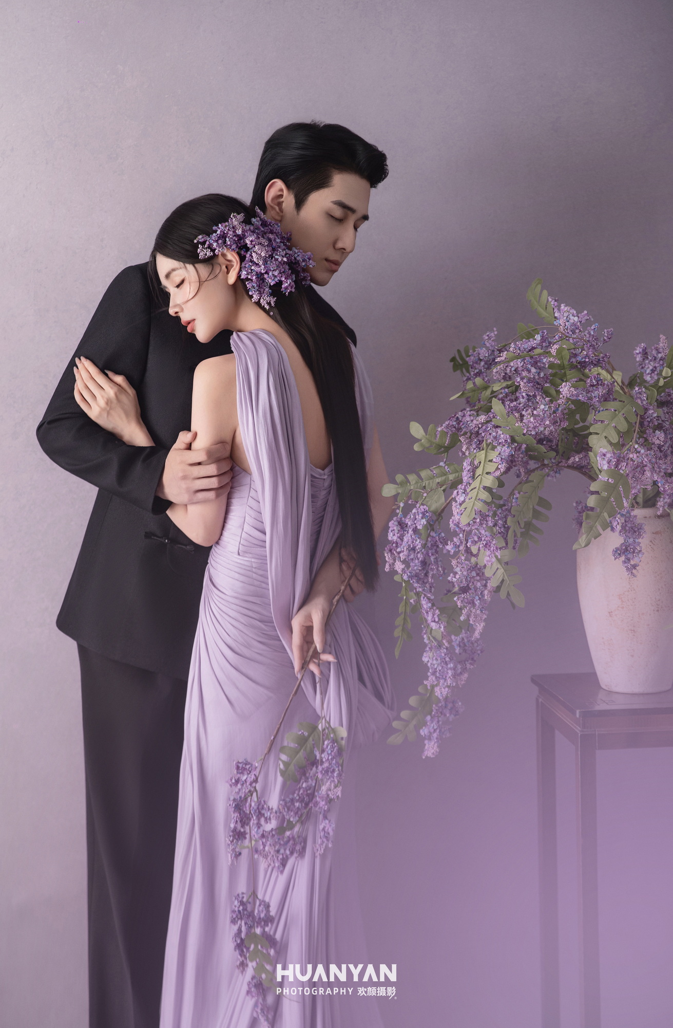 粉誓客片第7张｜简约风婚纱照，摄于室内