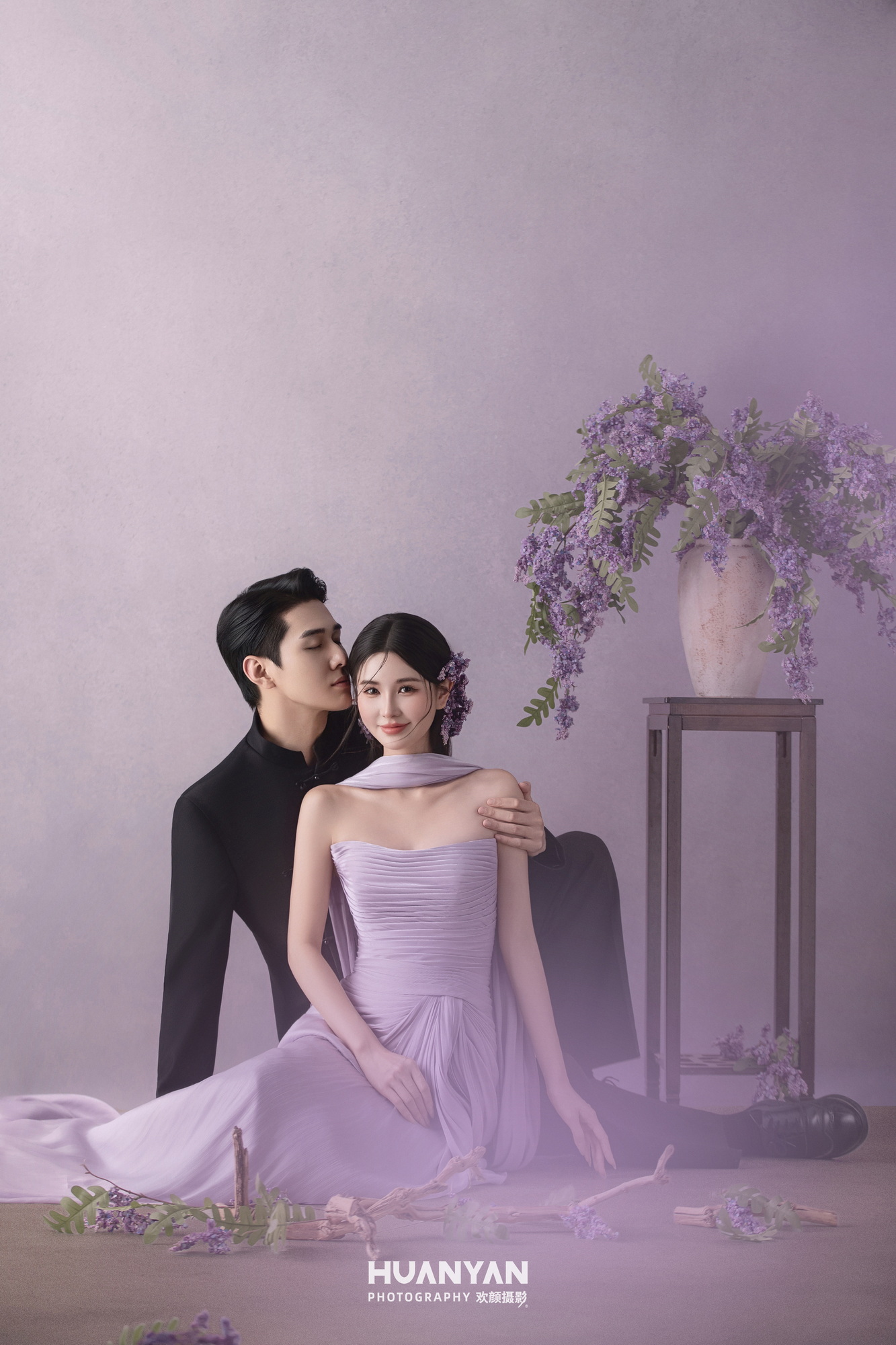 粉誓：简约风婚纱照室内实拍