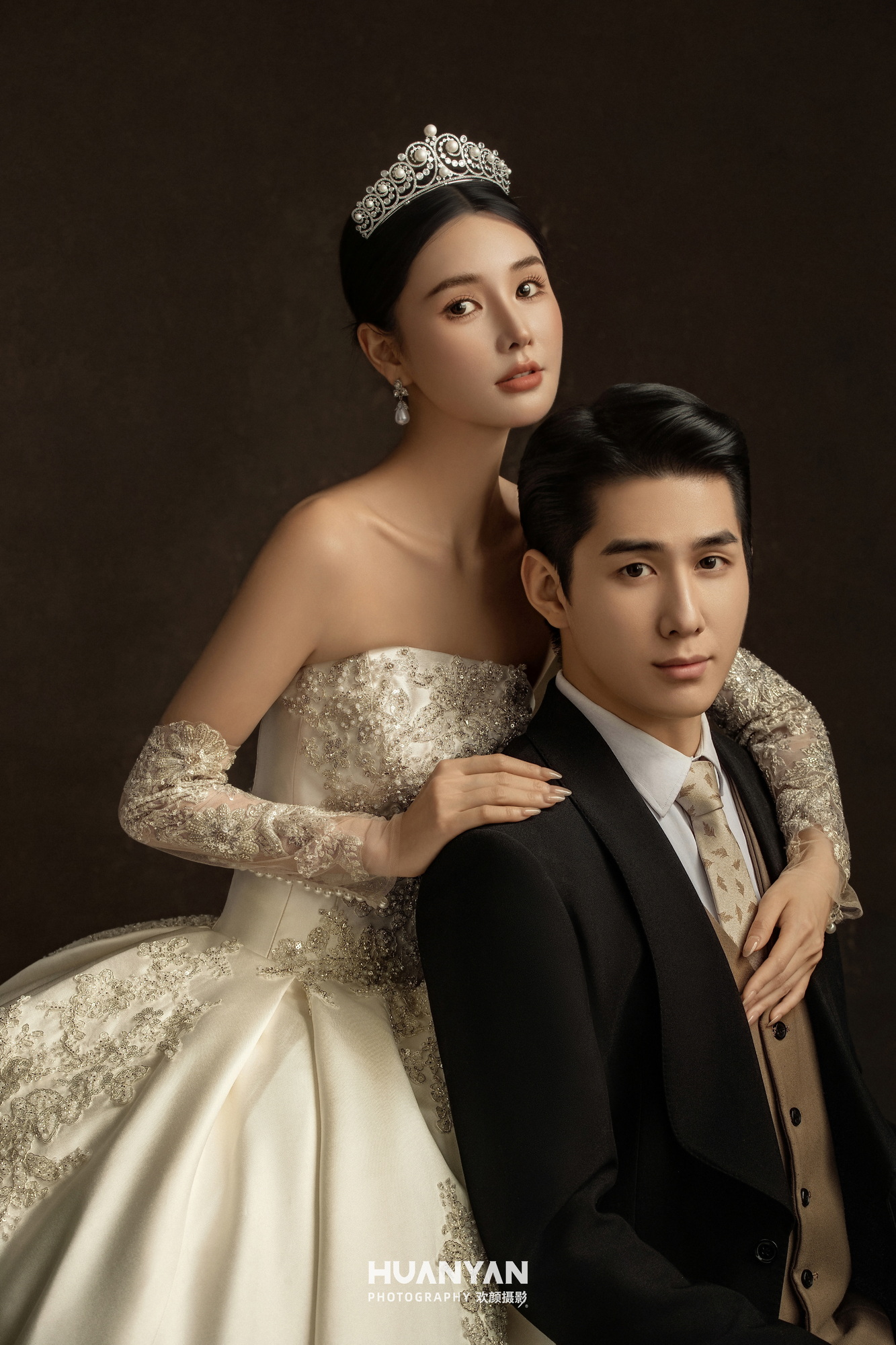极简风婚纱照 · 室内场景 · 暗纱叙婚约客片