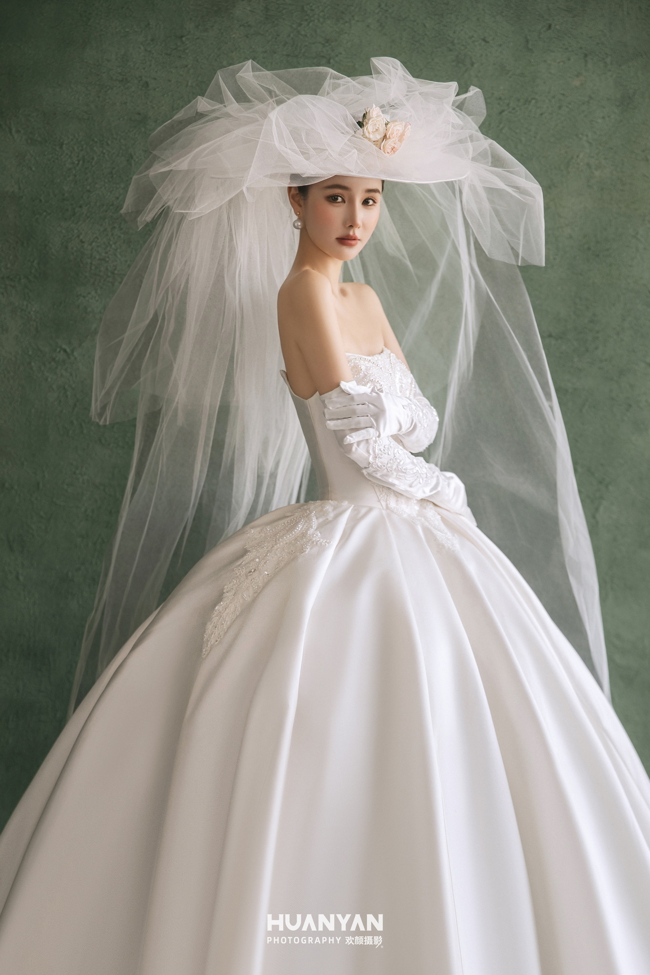 简约风婚纱照 · 室内场景 · 金忆客片