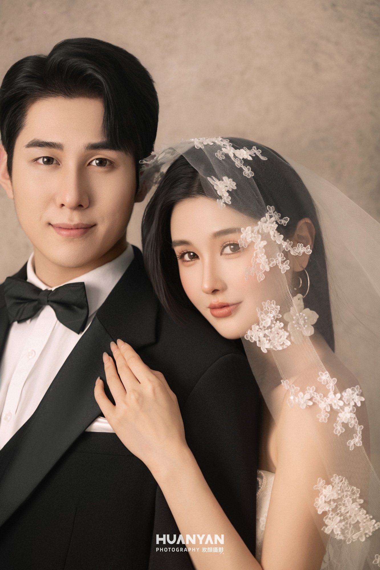 公园简约风婚纱照实拍（粉花衬白纱系列）