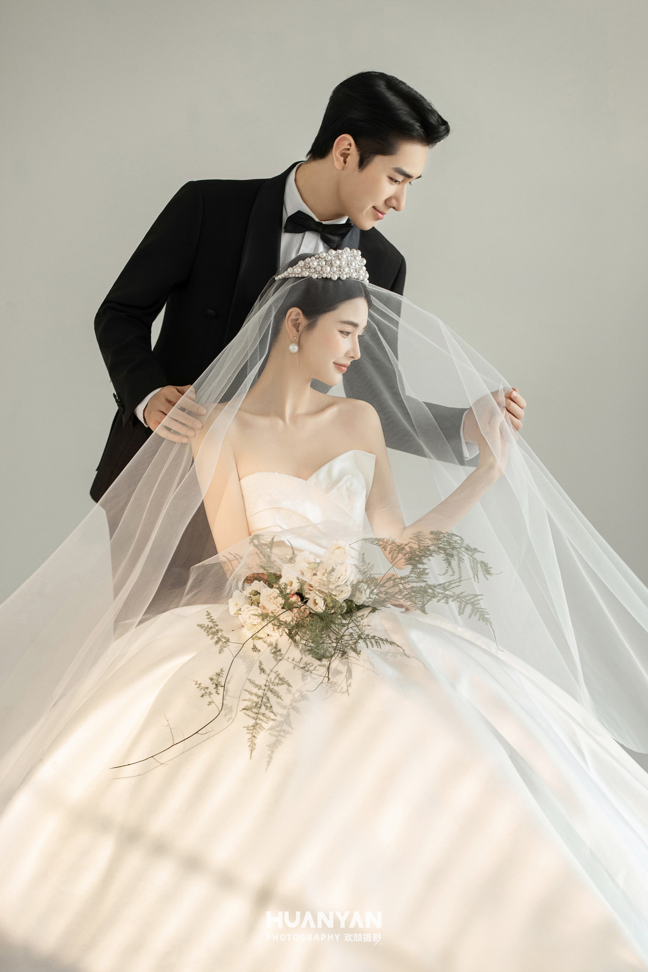 素纱时光客片第3张｜高级感风婚纱照，摄于室内