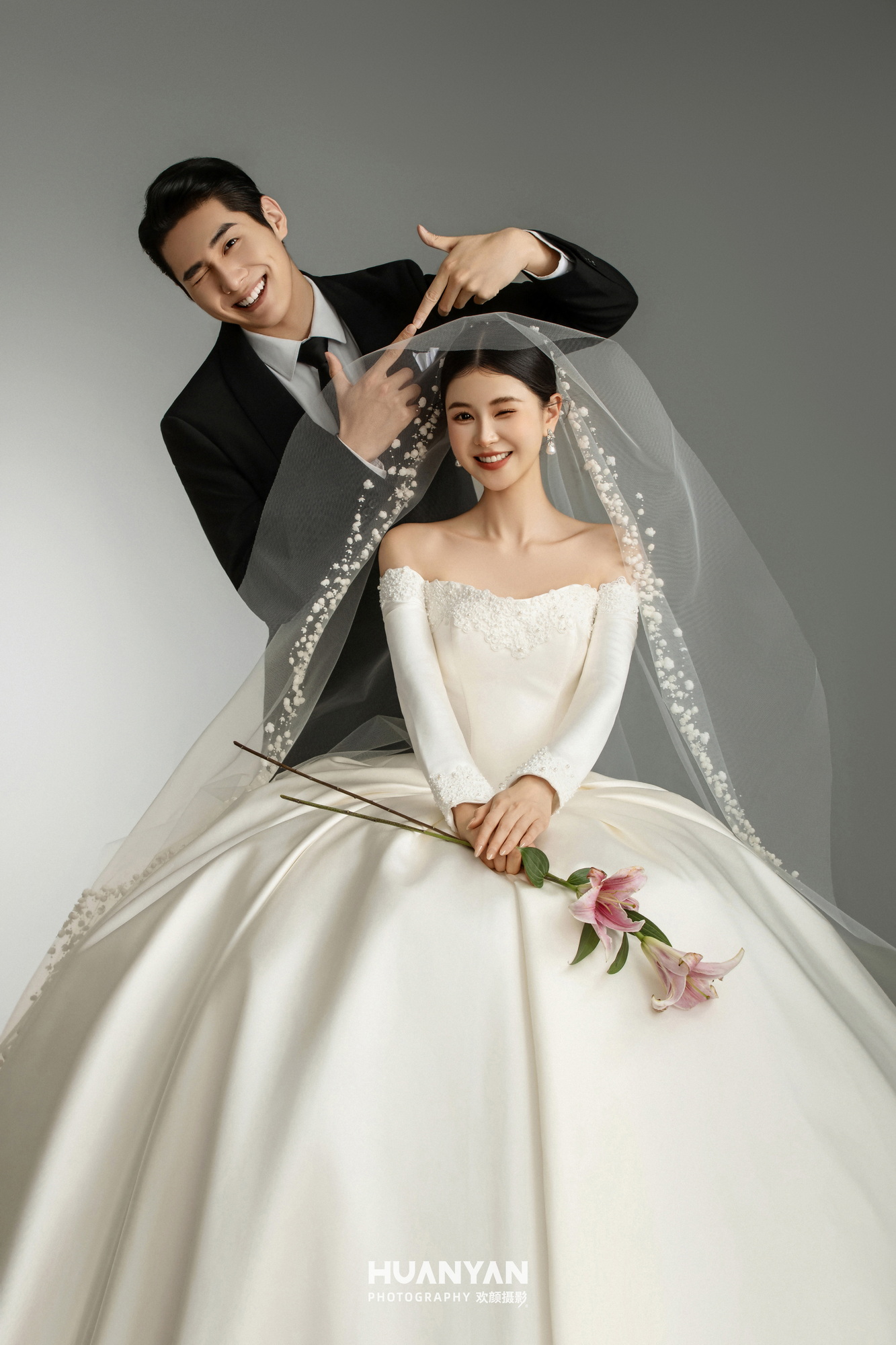 极简风婚纱照 · 室内场景 · 白纱遇佳期客片