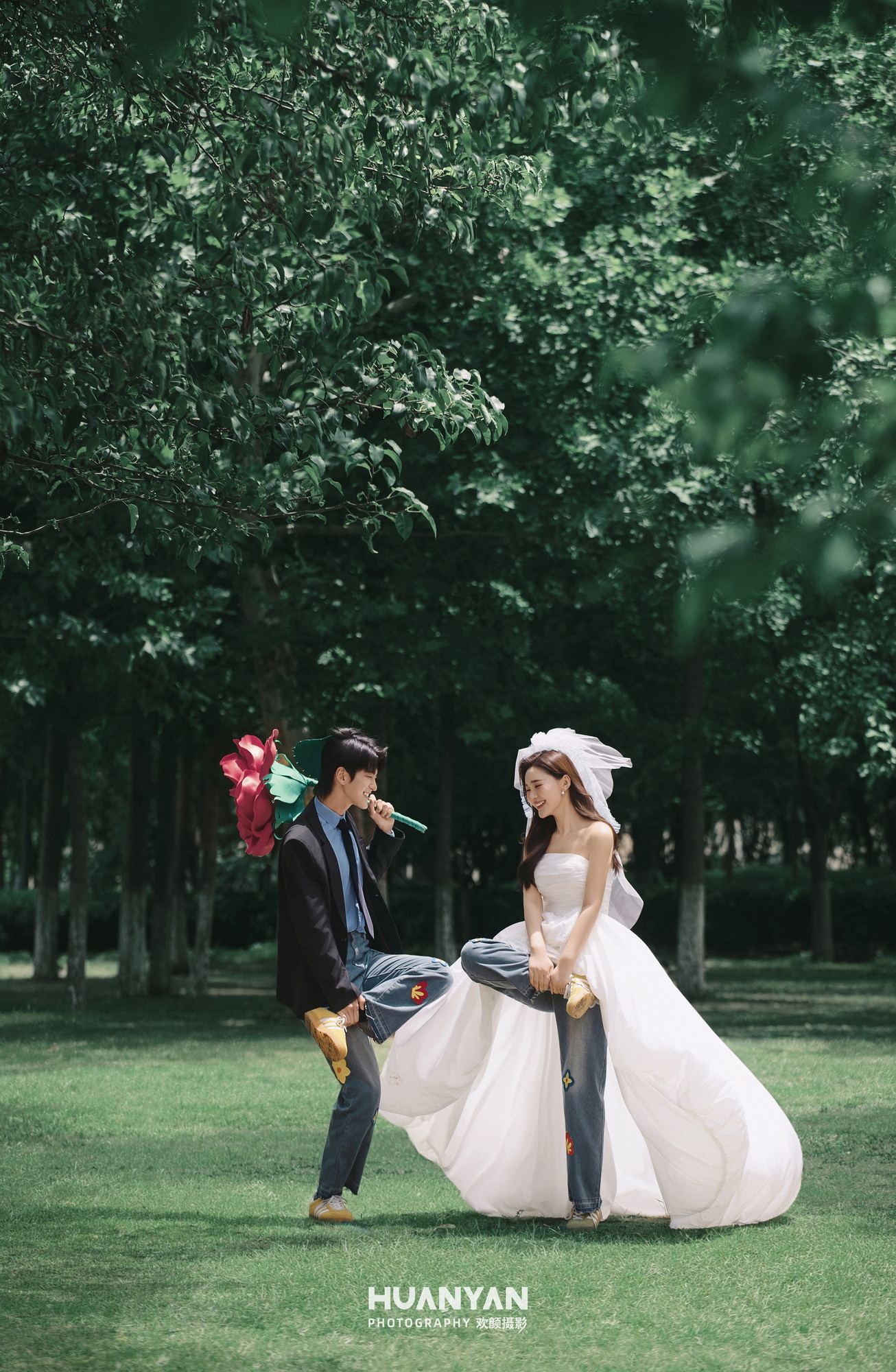 轻氧风婚纱照 · 草地场景 · 森间絮语客片