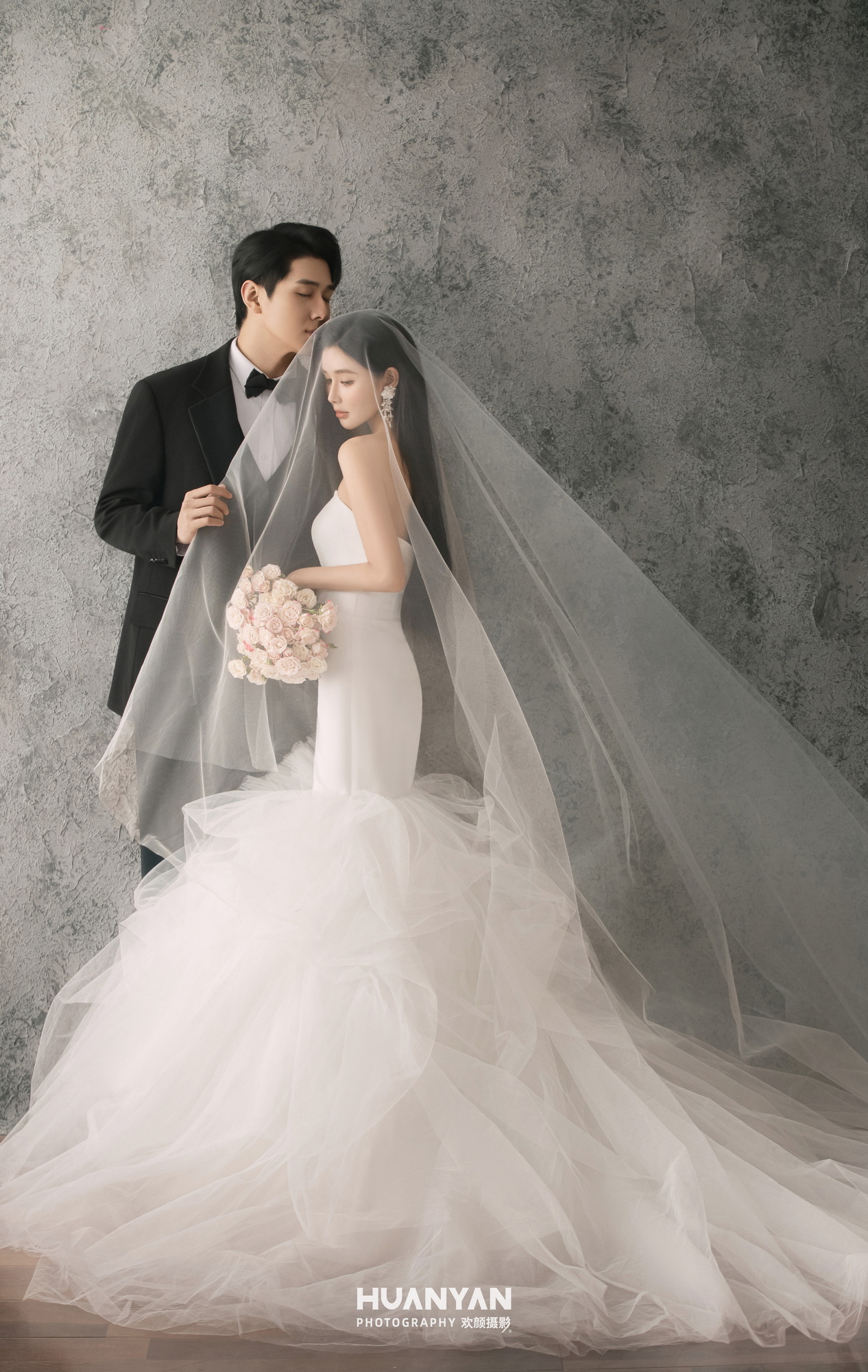 室内简约风婚纱照实拍（纱落寄深情系列）
