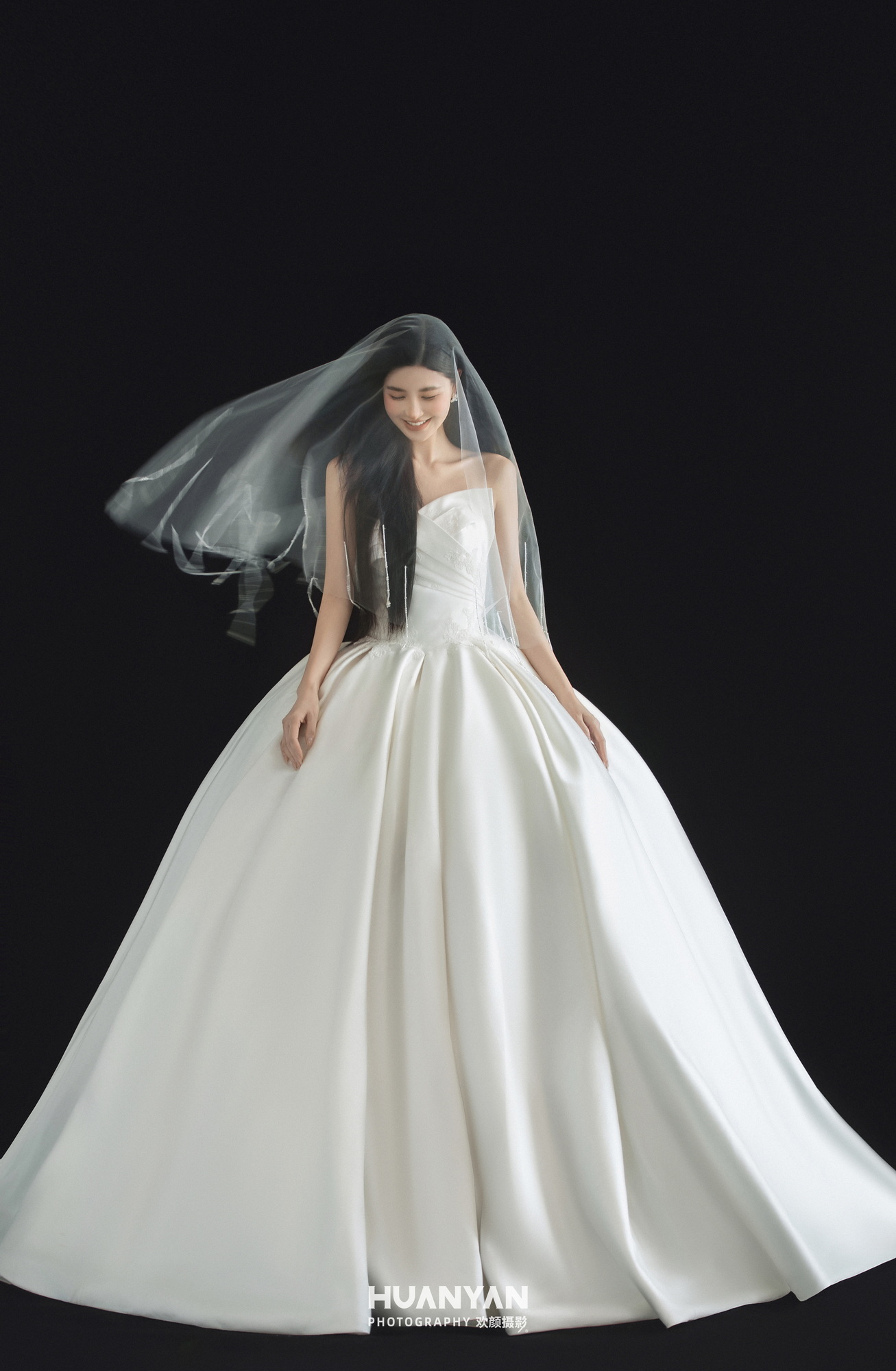 极简风婚纱照 · 室内场景 · 墨影婚序客片