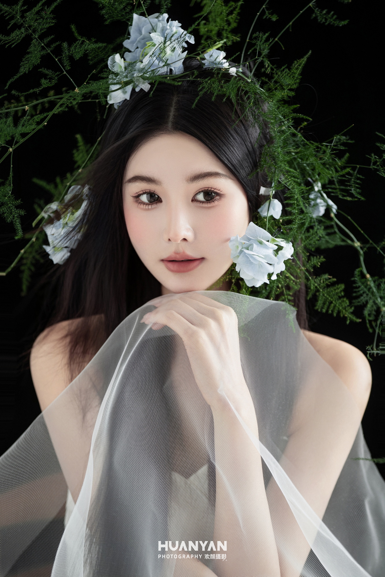 墨影婚序：极简风婚纱照室内实拍