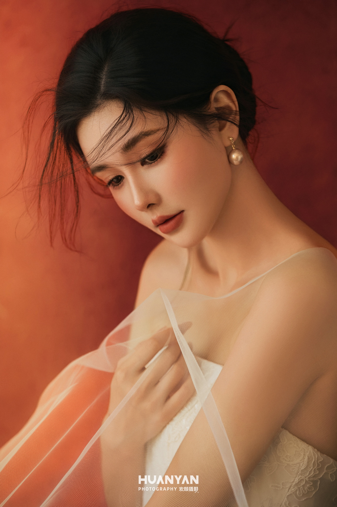 极简风婚纱照 · 室内场景 · 绯霞落白纱客片