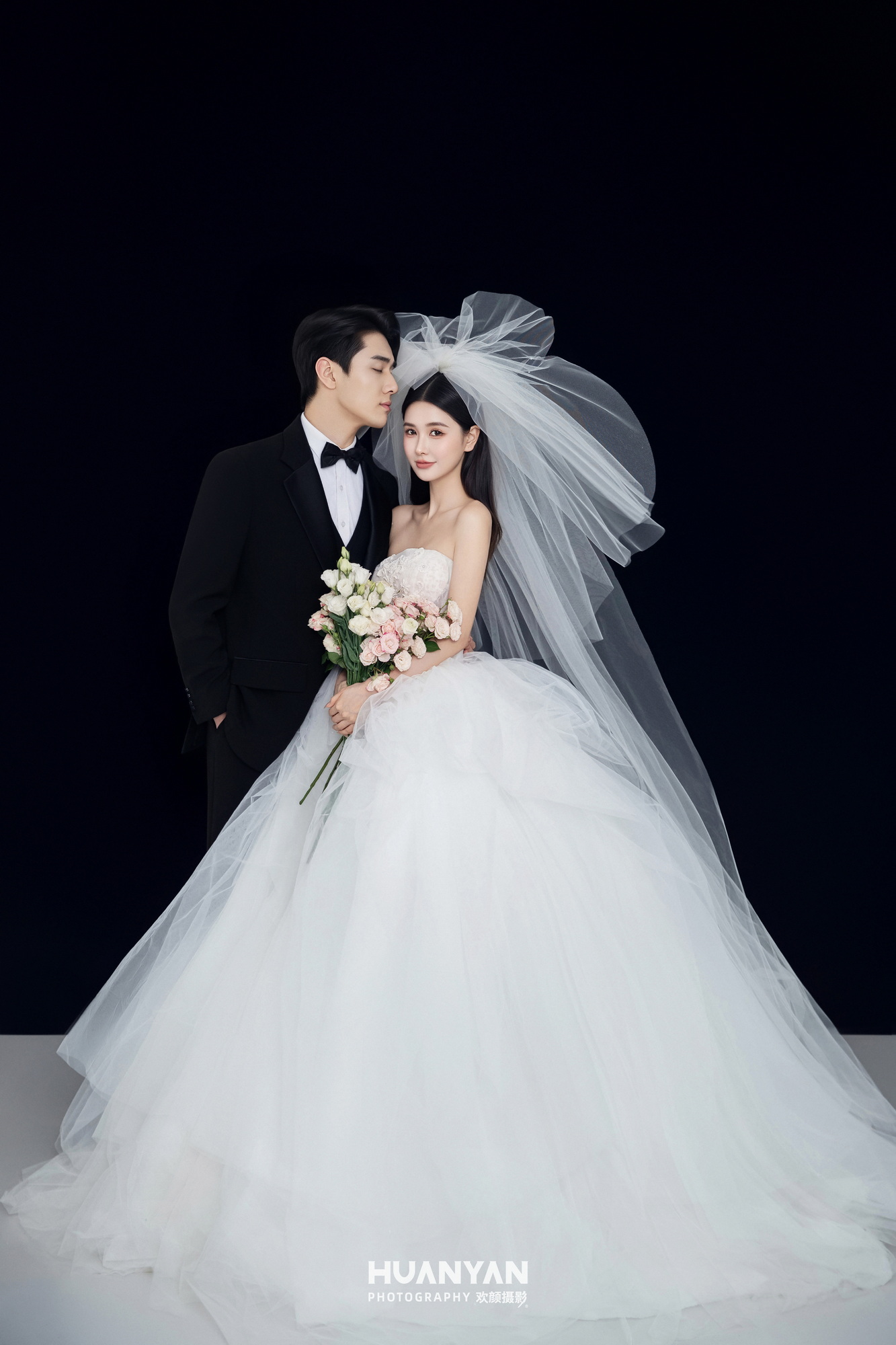 春念客片第3张｜简约风婚纱照，摄于春天