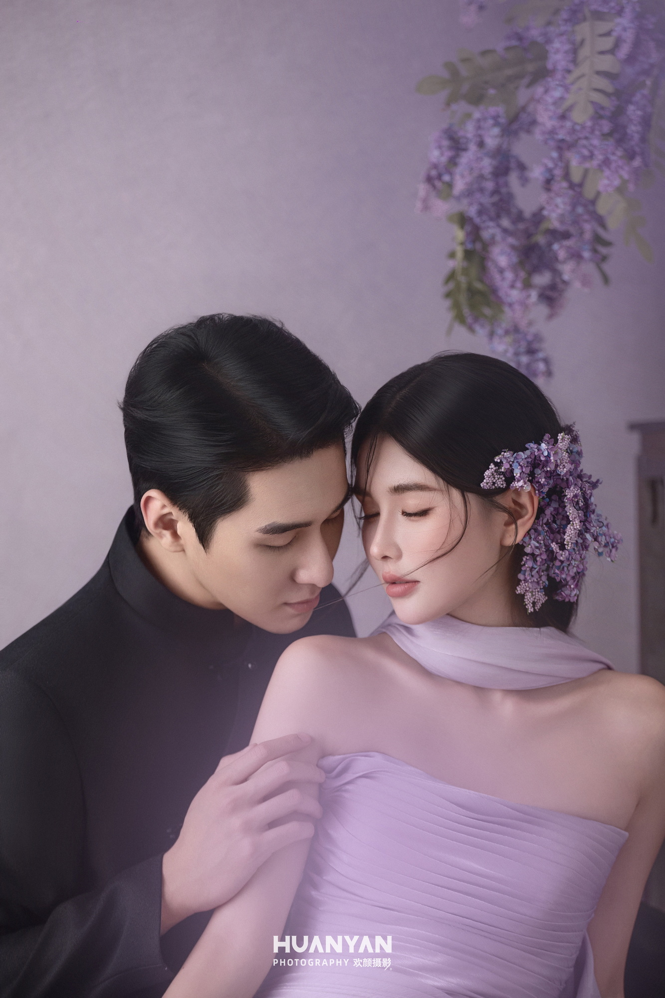 粉誓：简约风婚纱照室内实拍